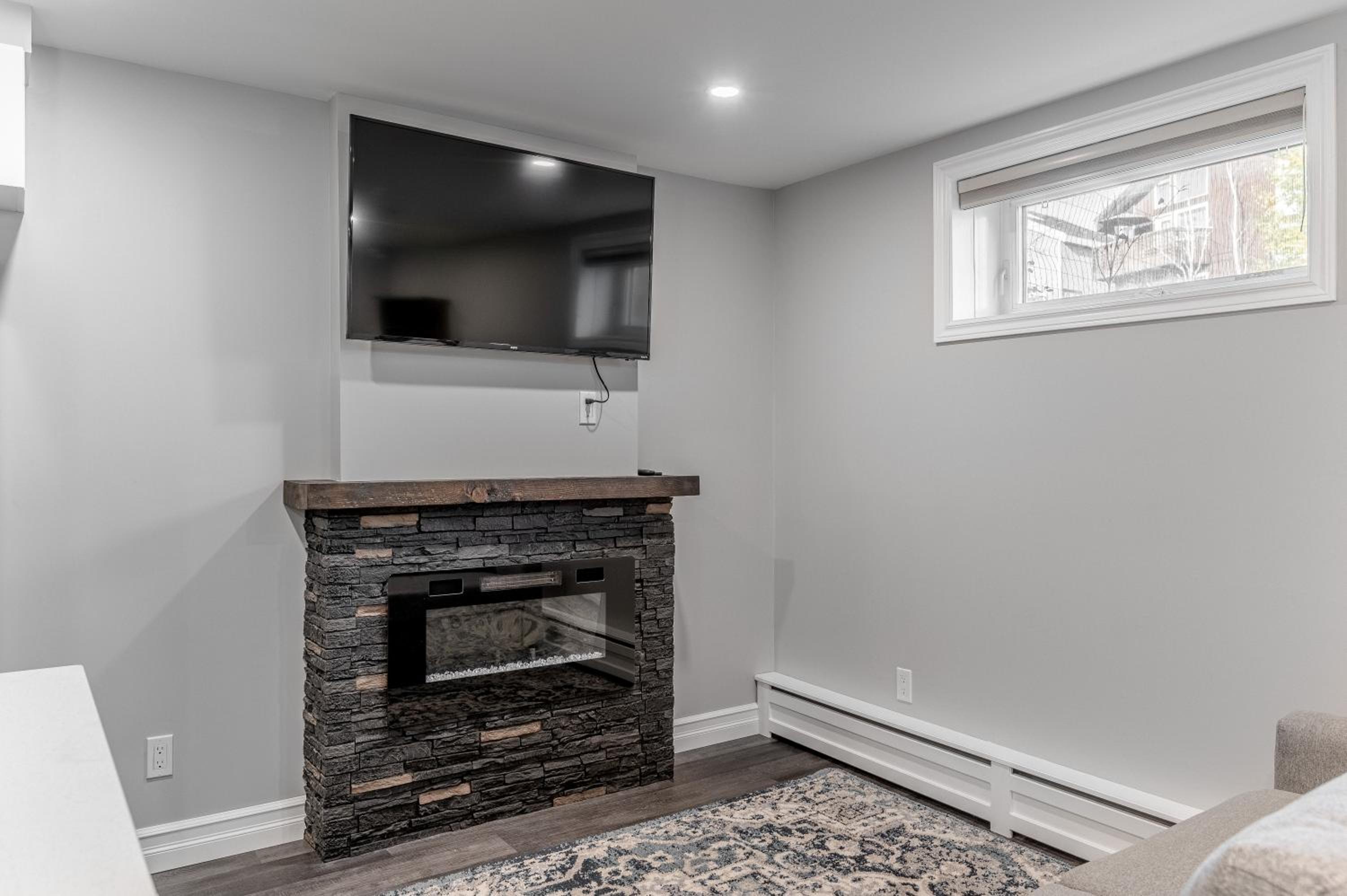 Downtown 1BR, 1Bath BSMT Suite