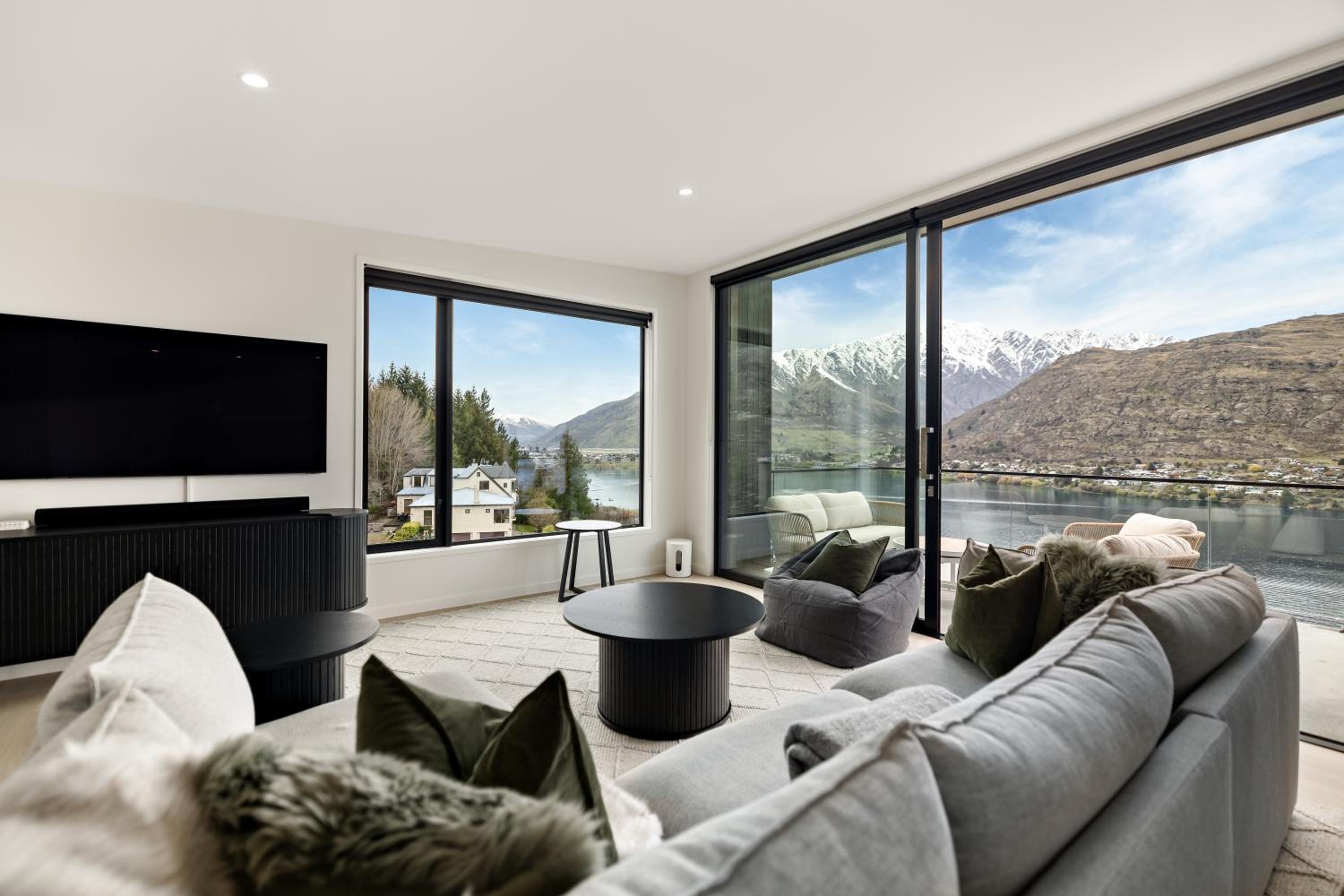 WARNING Extreme views 4 bed 3 bath luxury view 2
