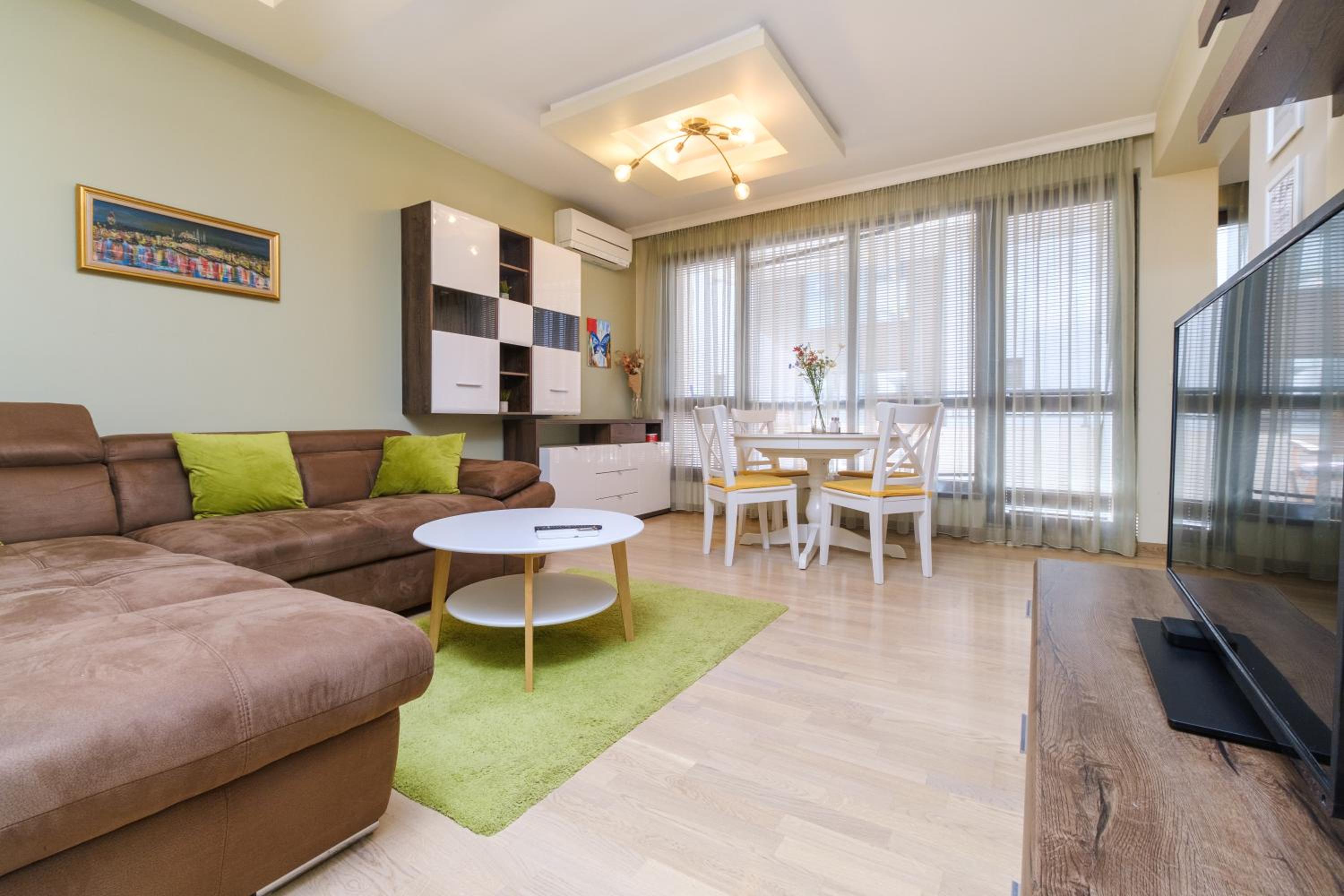 Riverside 2-Bedroom Apartment