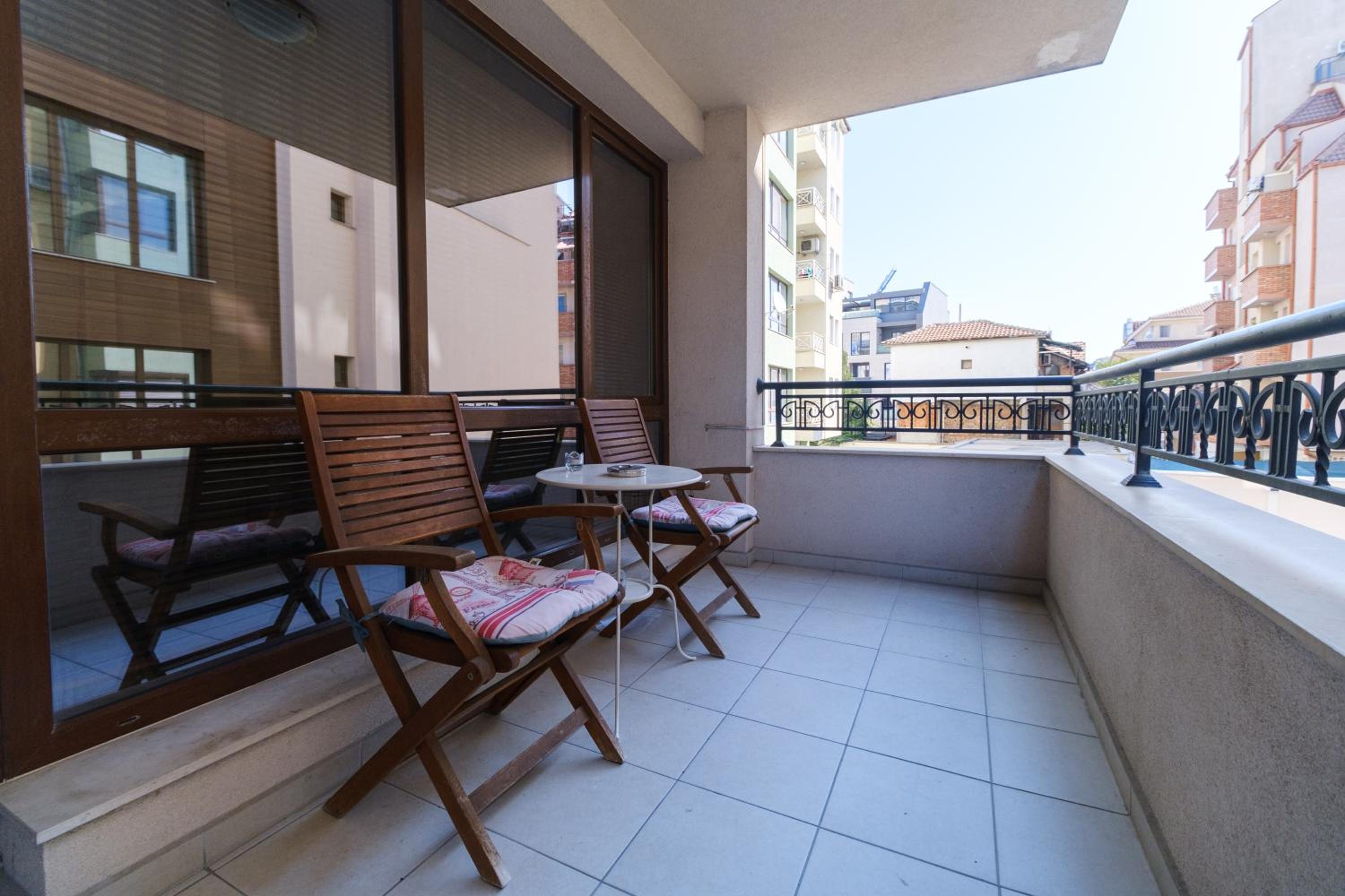 Riverside 2-Bedroom Apartment