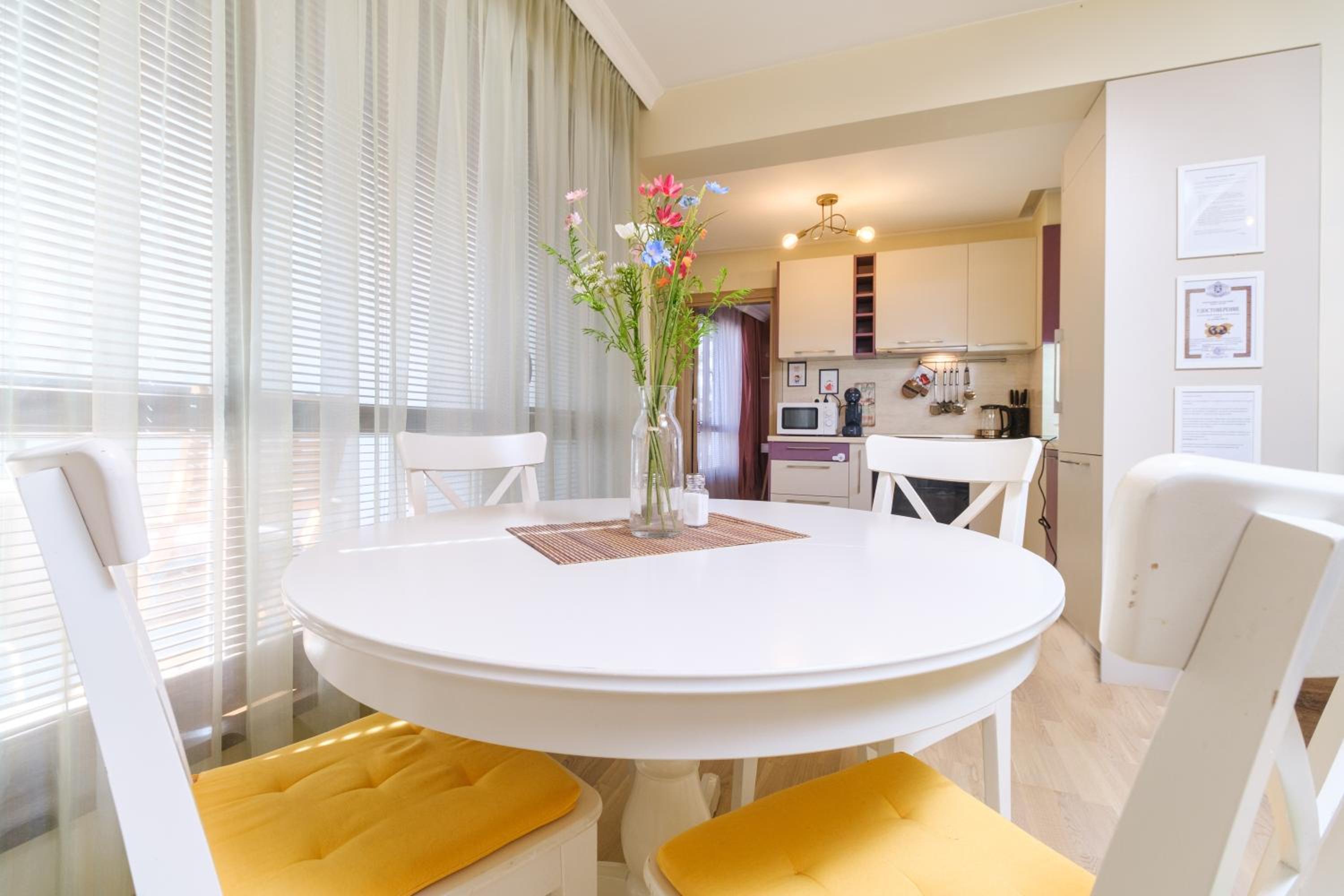 Riverside 2-Bedroom Apartment