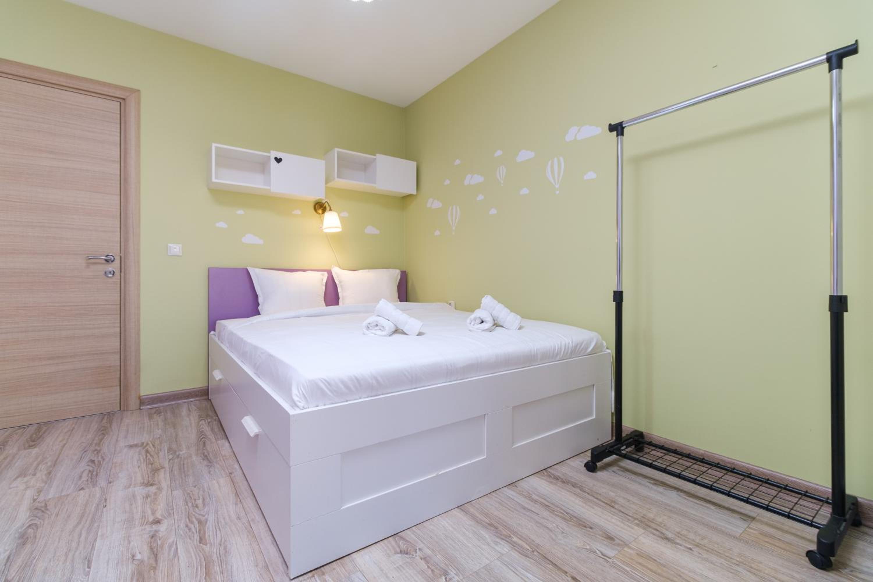 Riverside 2-Bedroom Apartment
