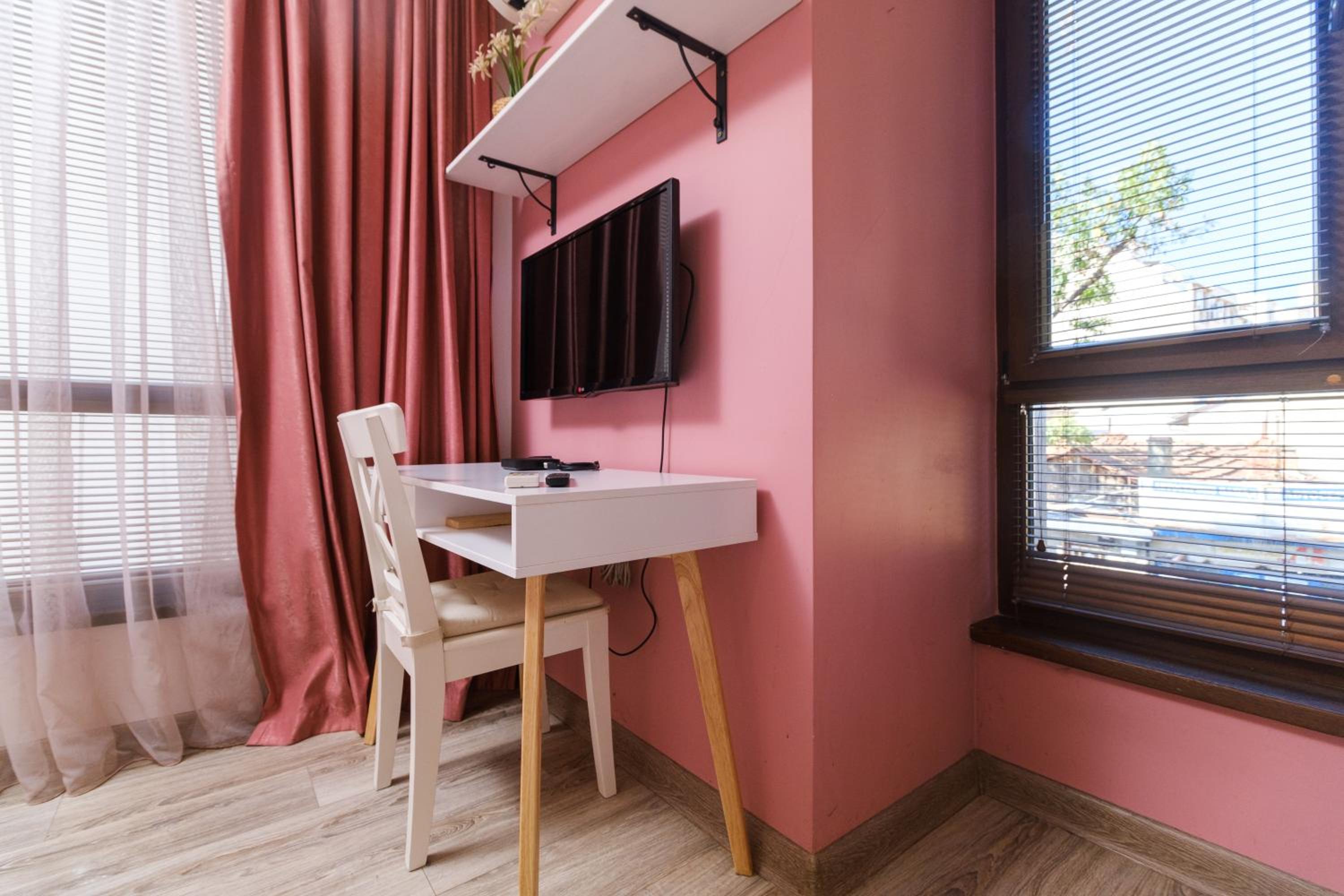 Riverside 2-Bedroom Apartment