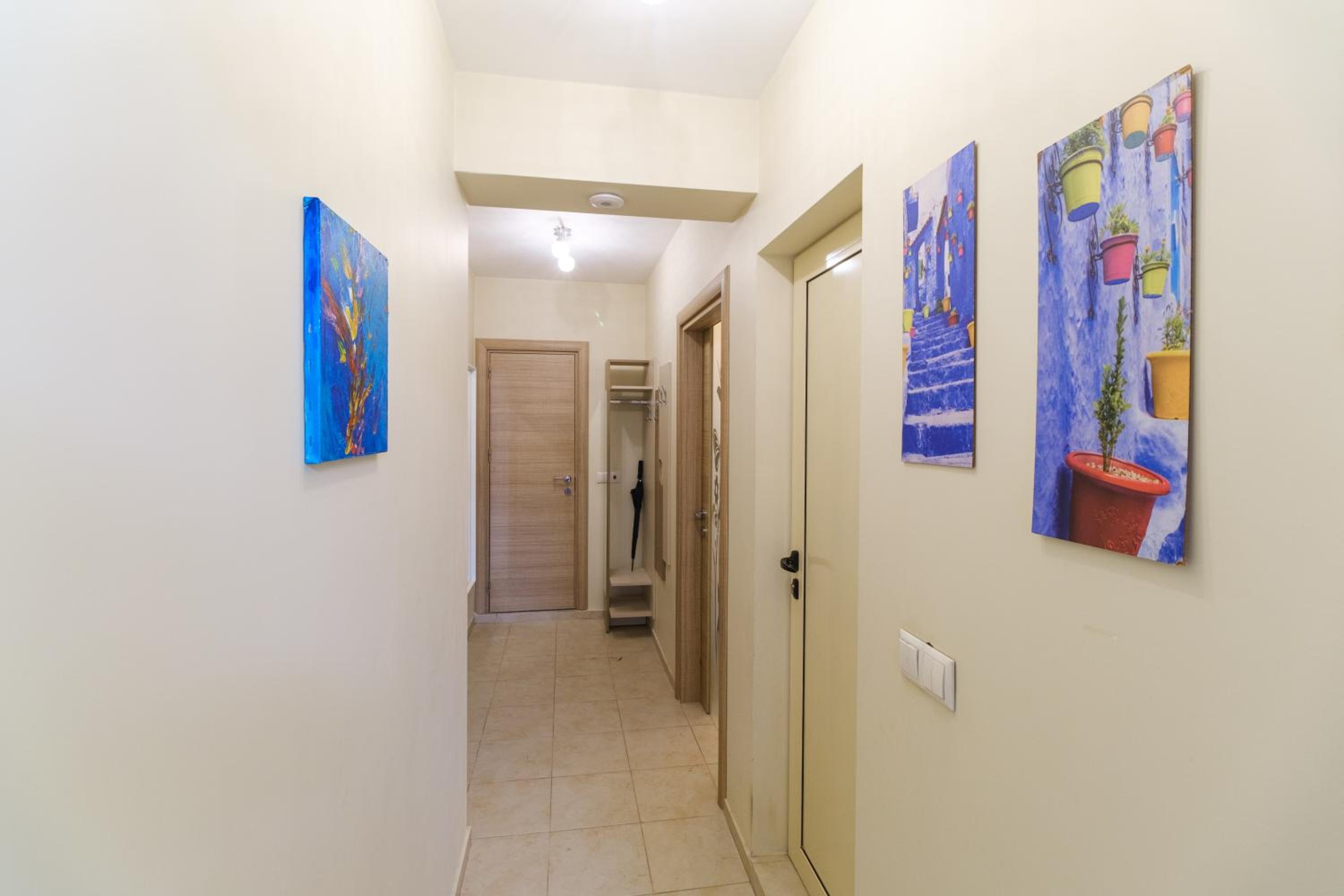 Riverside 2-Bedroom Apartment
