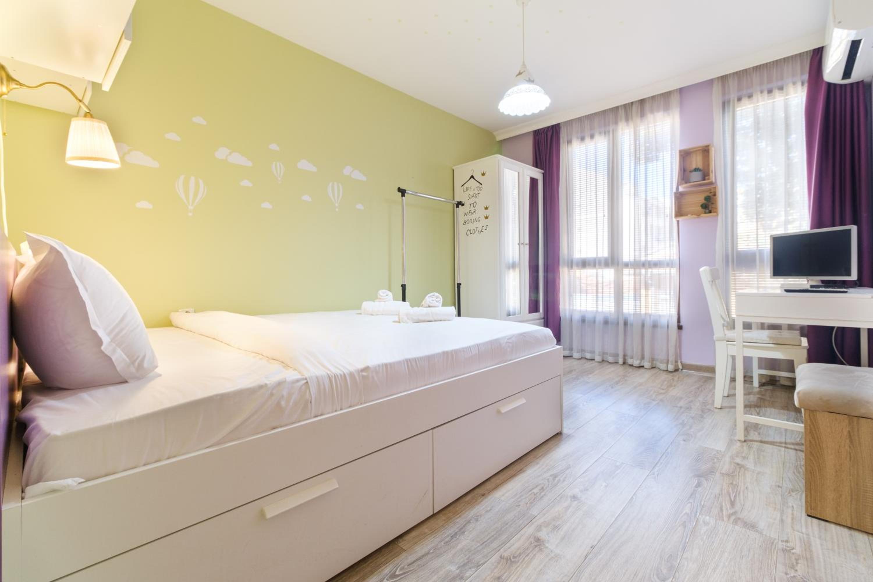 Riverside 2-Bedroom Apartment