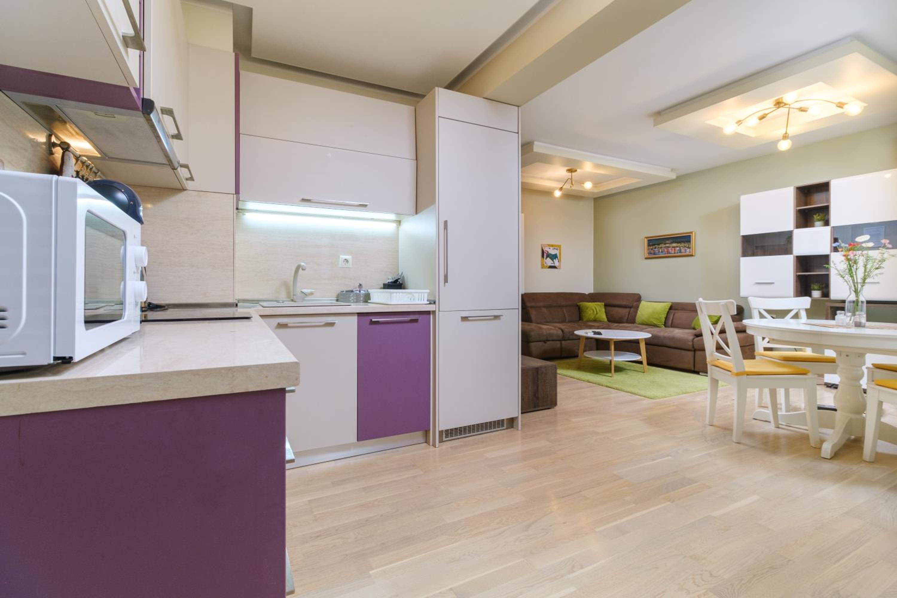 Riverside 2-Bedroom Apartment