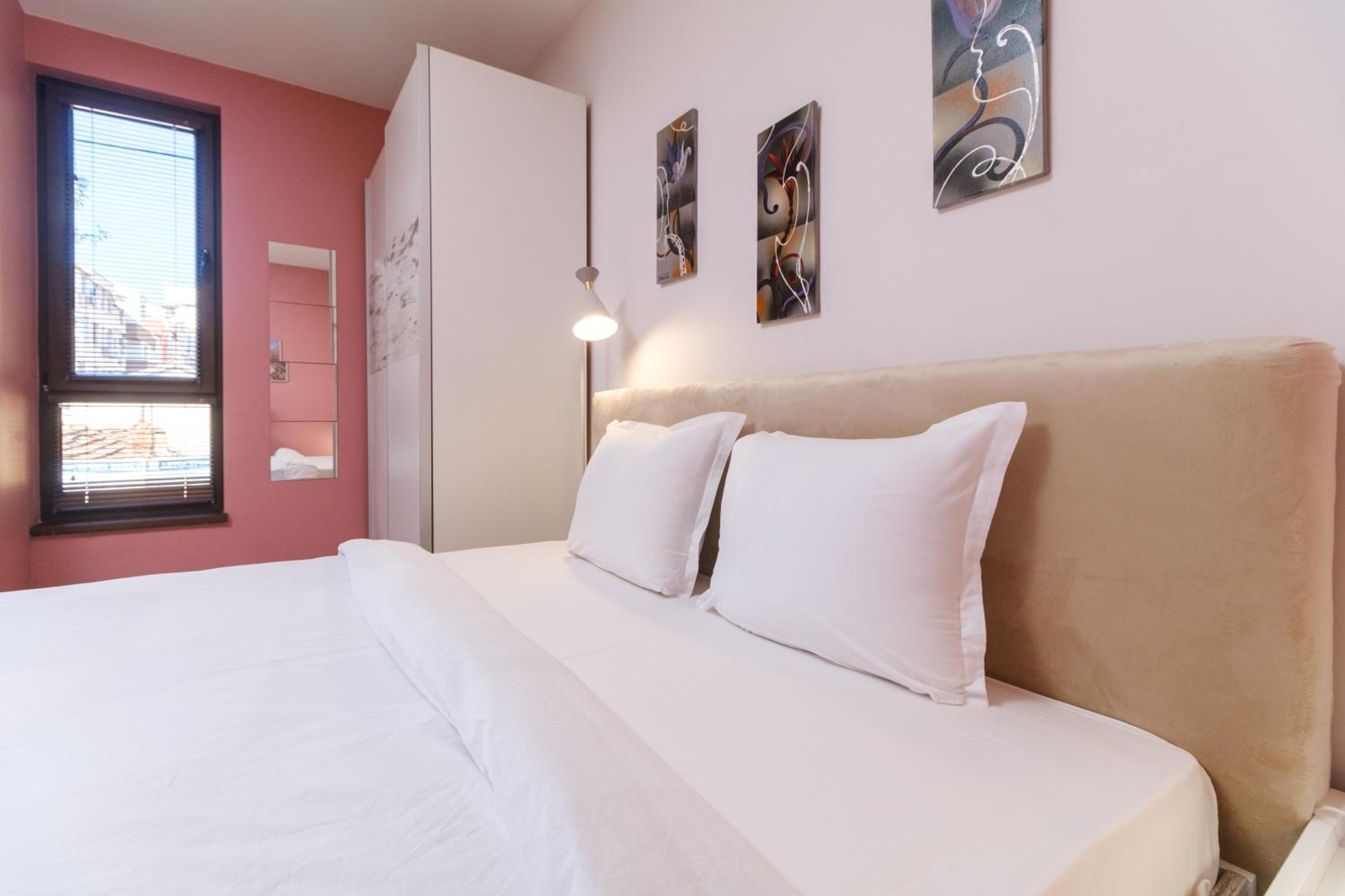 Riverside 2-Bedroom Apartment