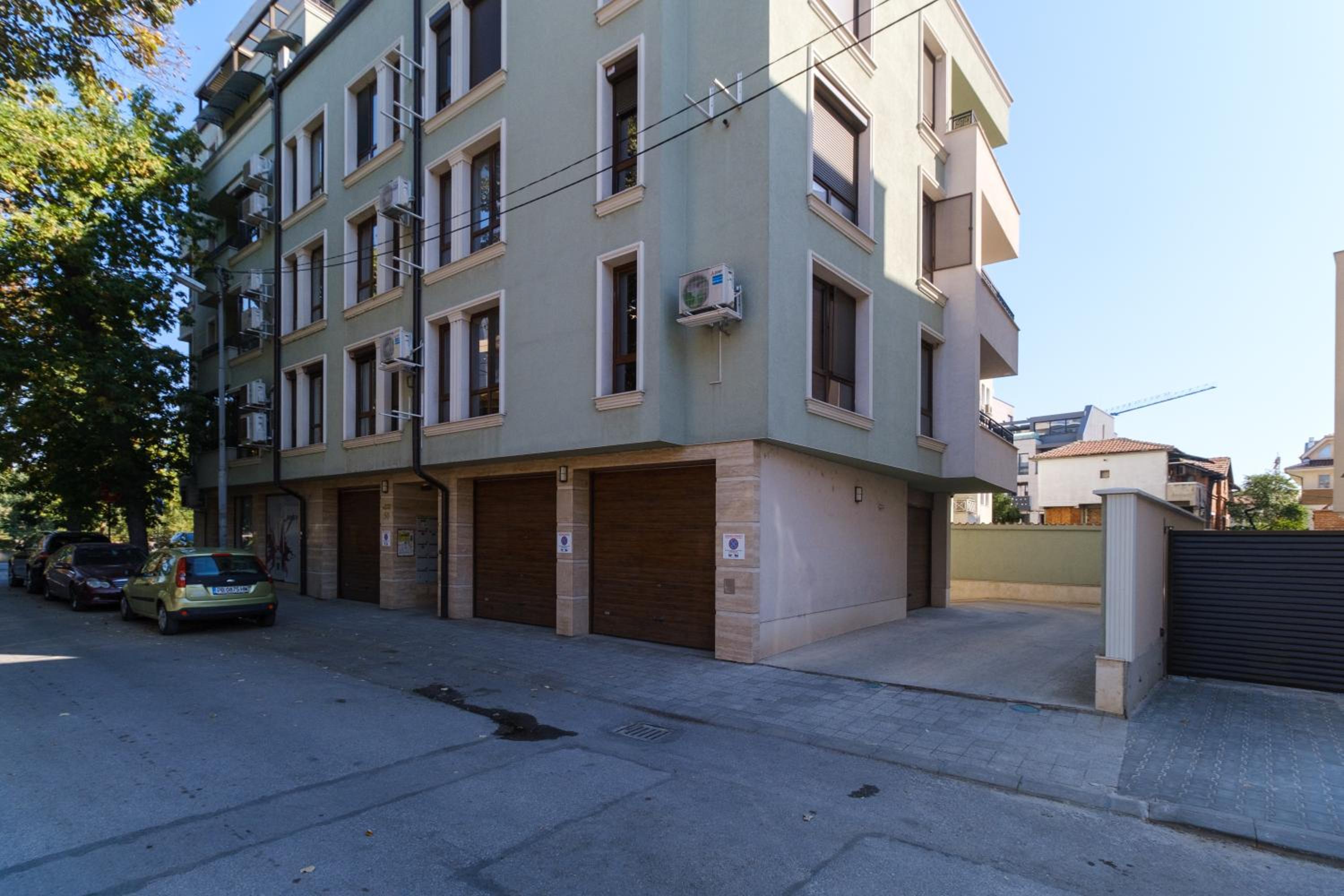 Riverside 2-Bedroom Apartment