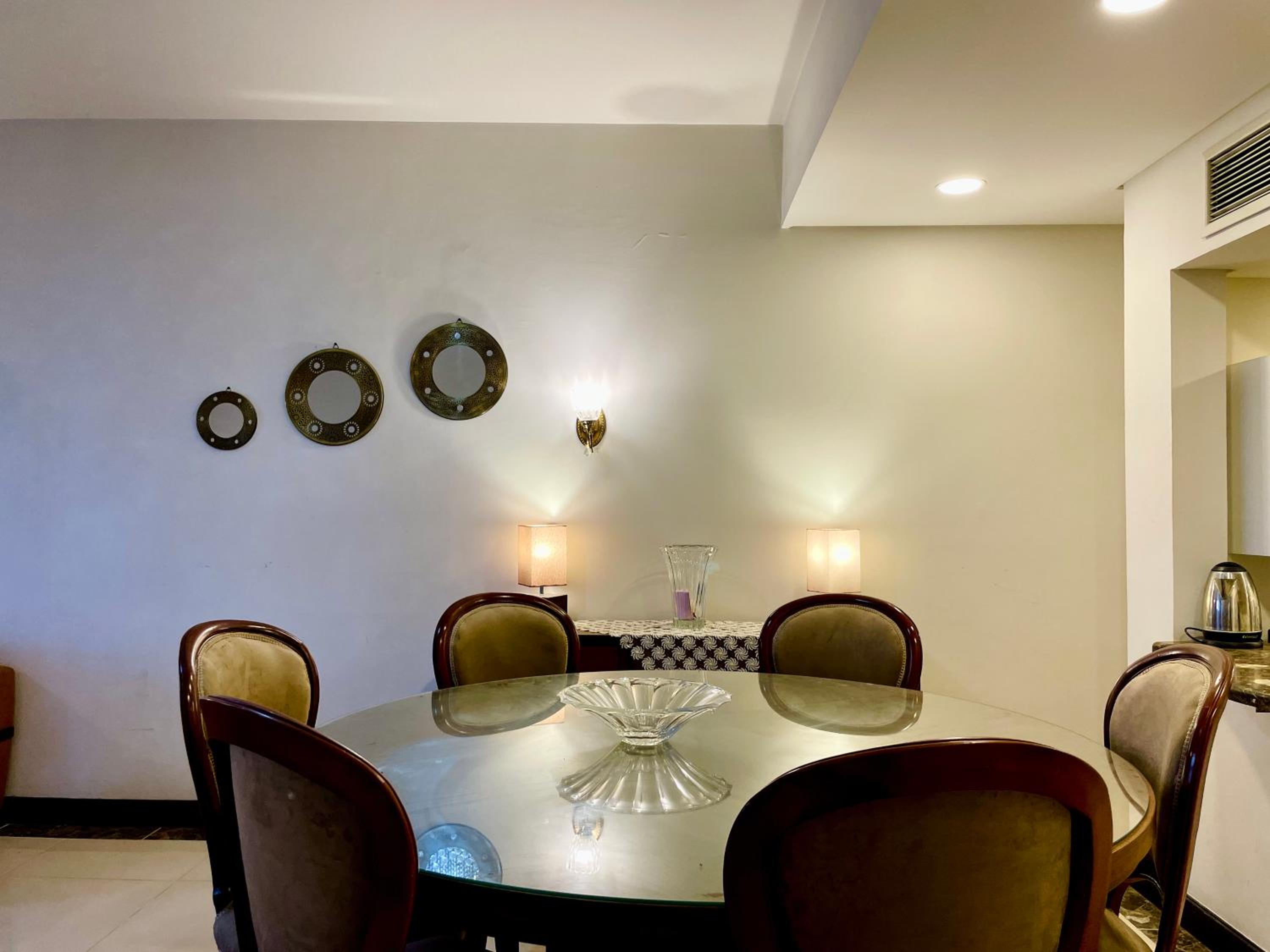 2 Bedrooms Pool View Duplex Across Park Mall
