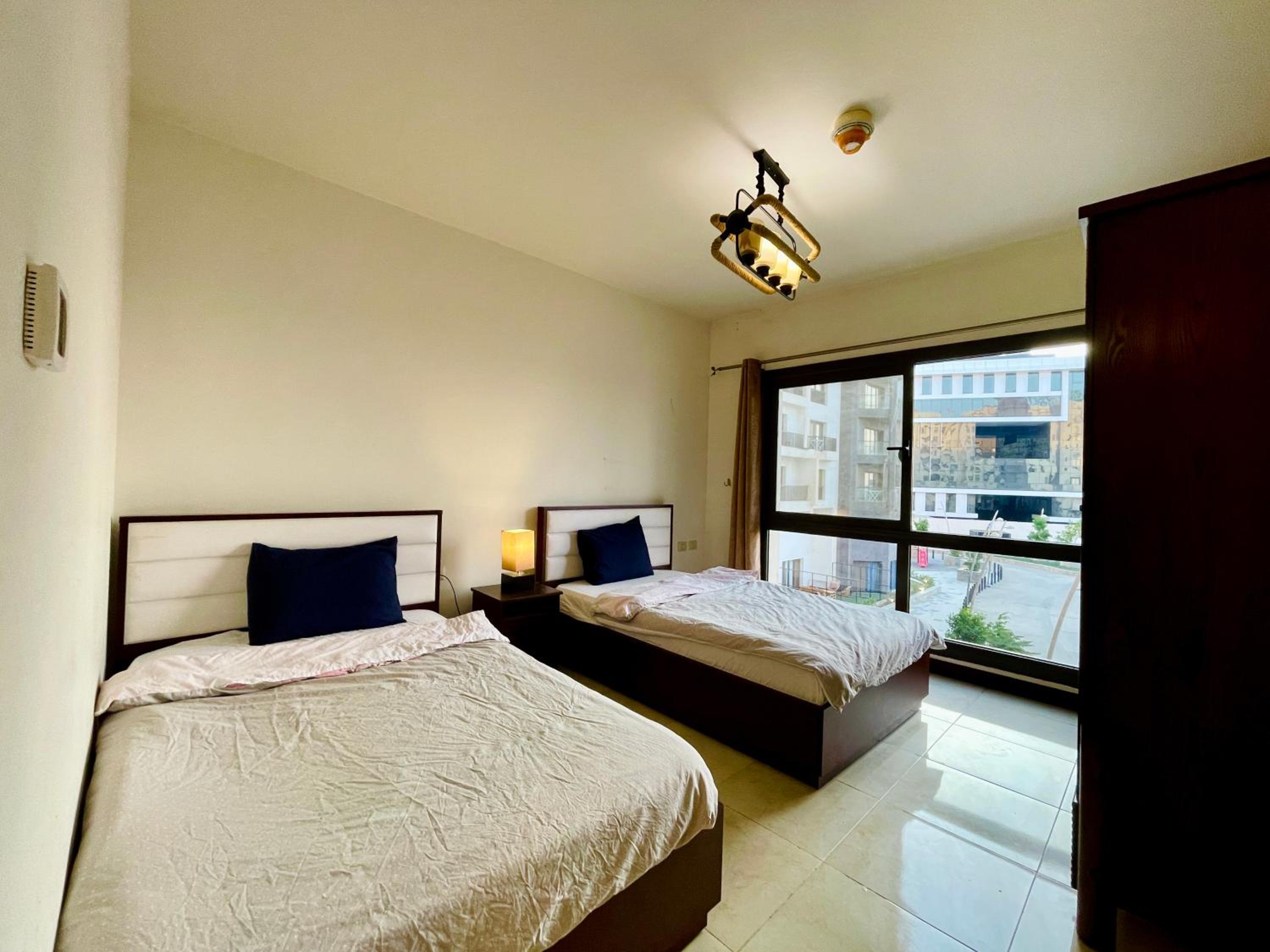 2 Bedrooms Pool View Duplex Across Park Mall