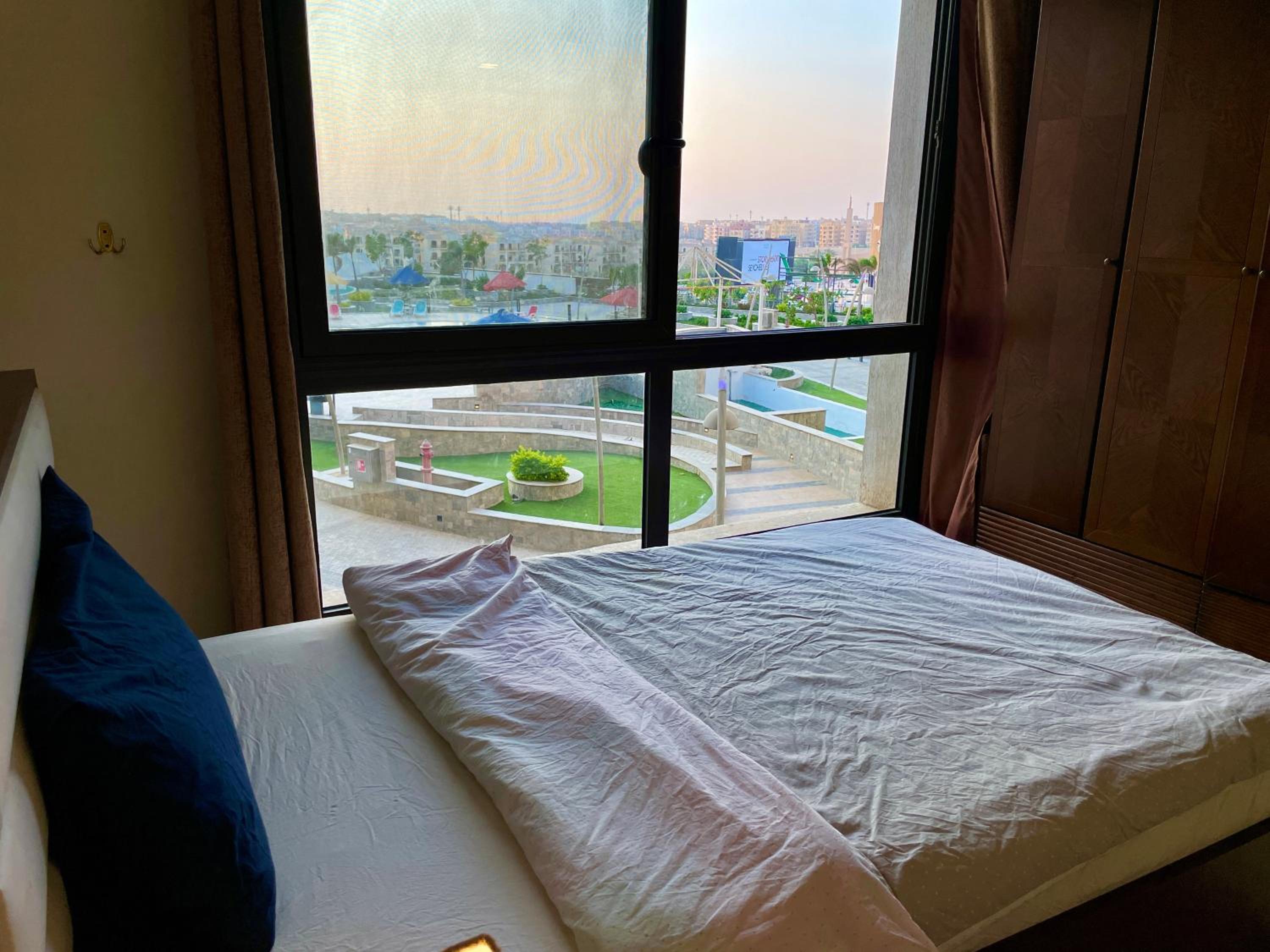 2 Bedrooms Pool View Duplex Across Park Mall