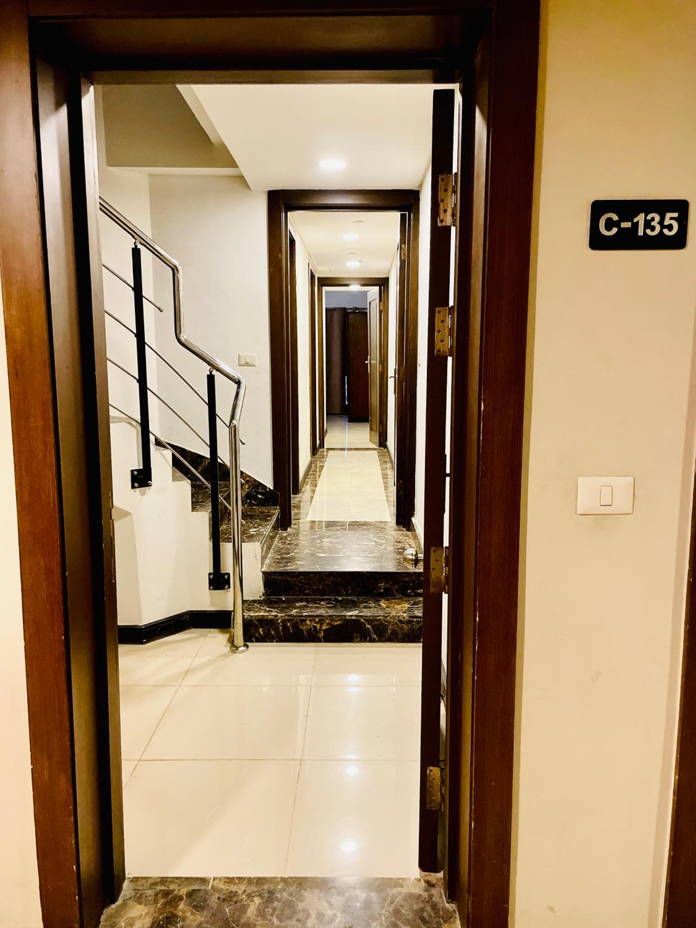 2 Bedrooms Pool View Duplex Across Park Mall
