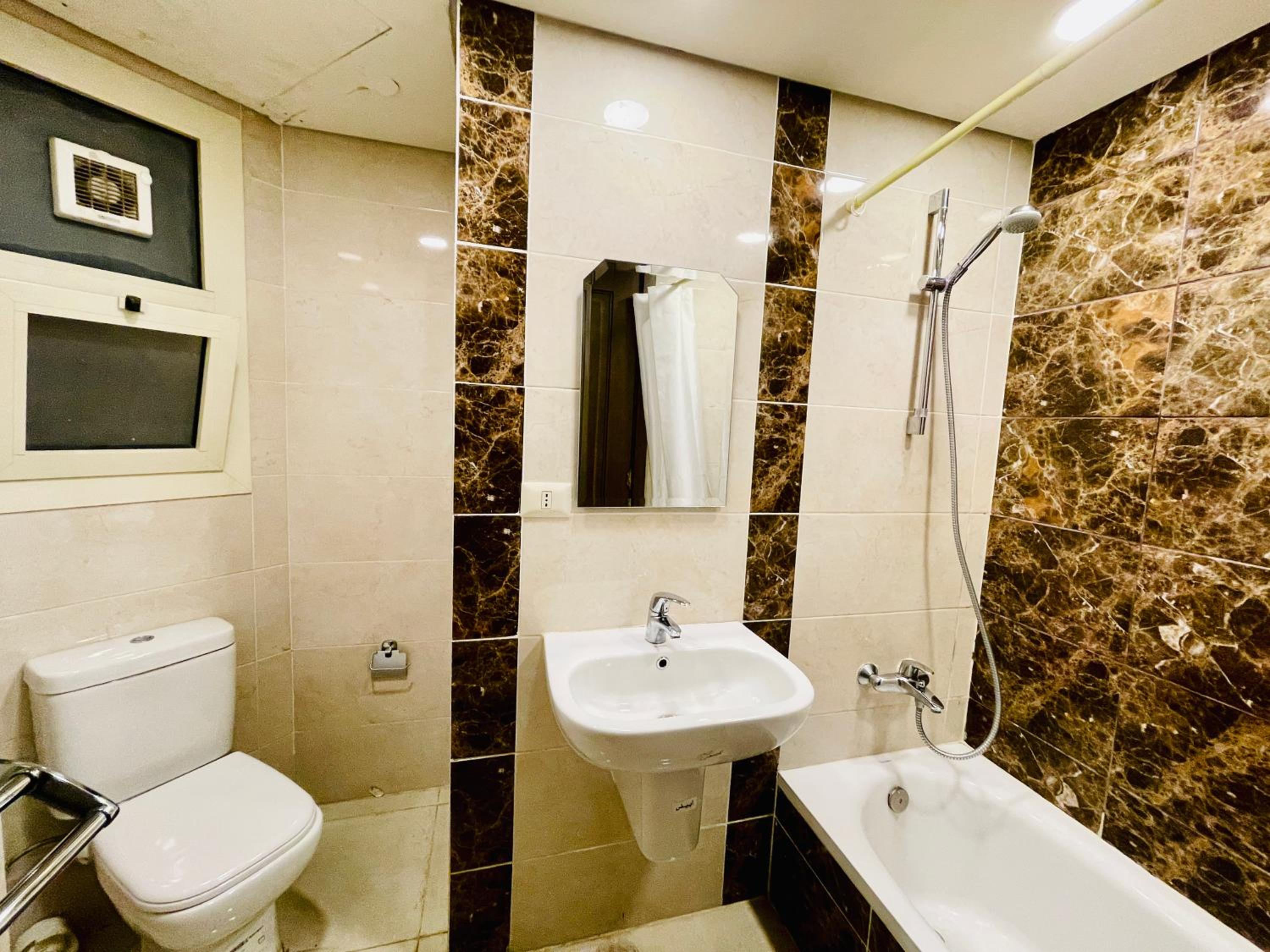 2 Bedrooms Pool View Duplex Across Park Mall