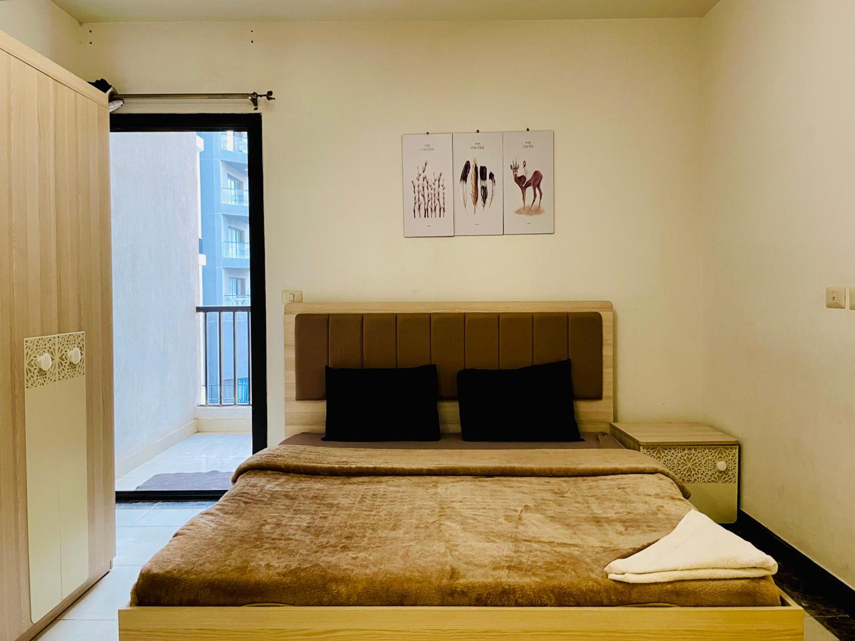 2 Bedrooms Pool View Duplex Across Park Mall