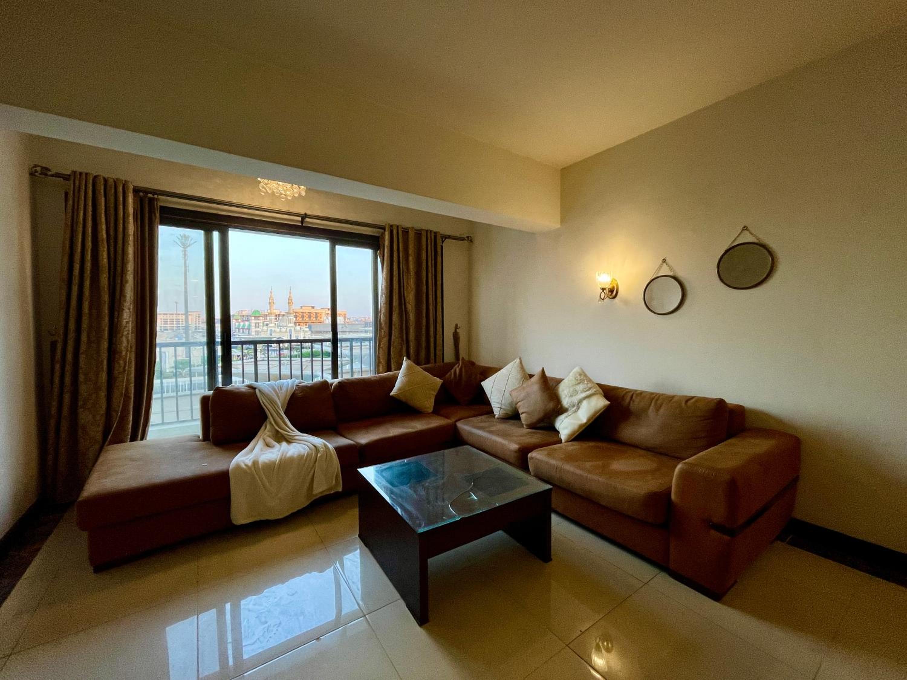 2 Bedrooms Pool View Duplex Across Park Mall