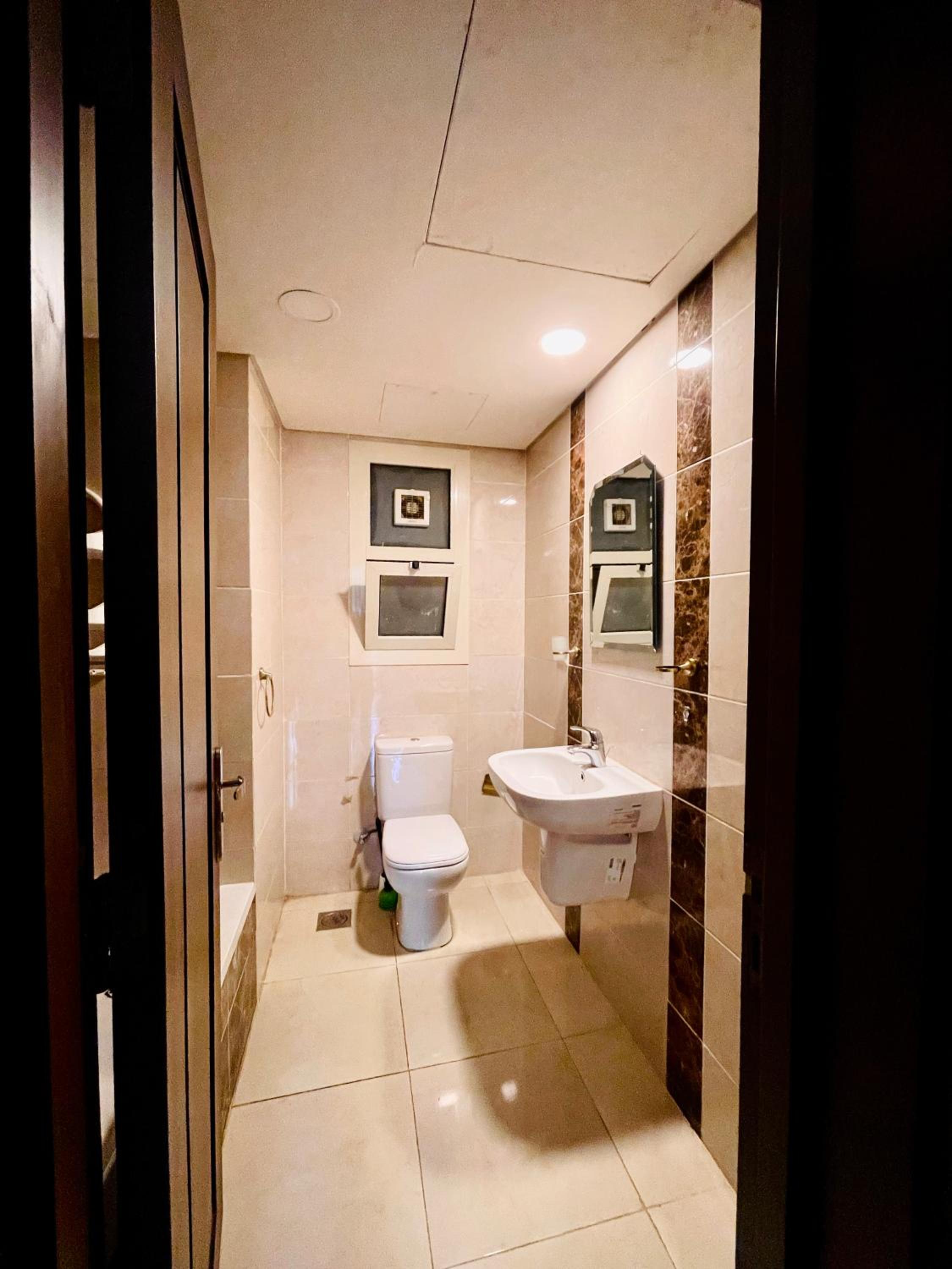 2 Bedrooms Pool View Duplex Across Park Mall