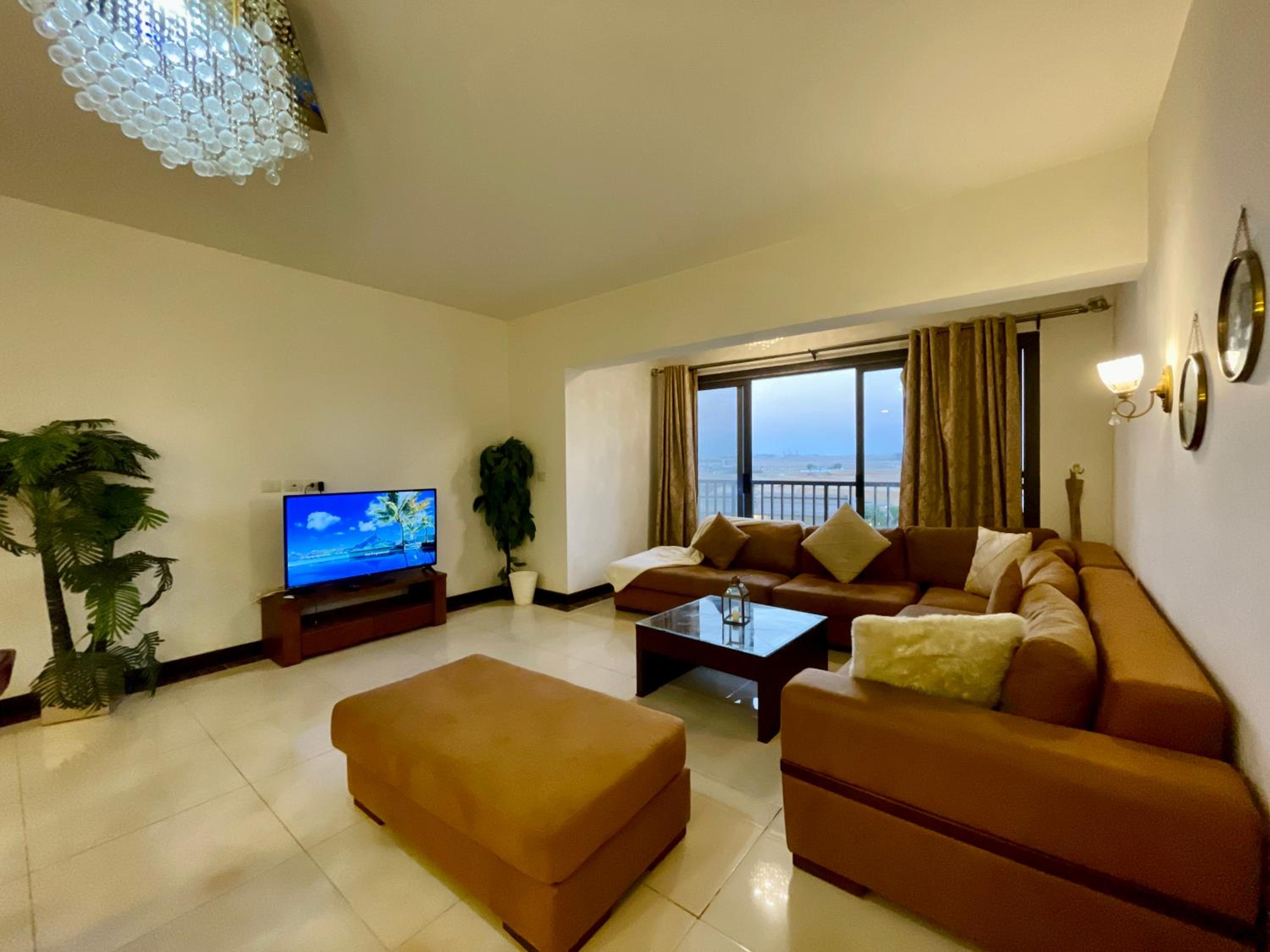 2 Bedrooms Pool View Duplex Across Park Mall