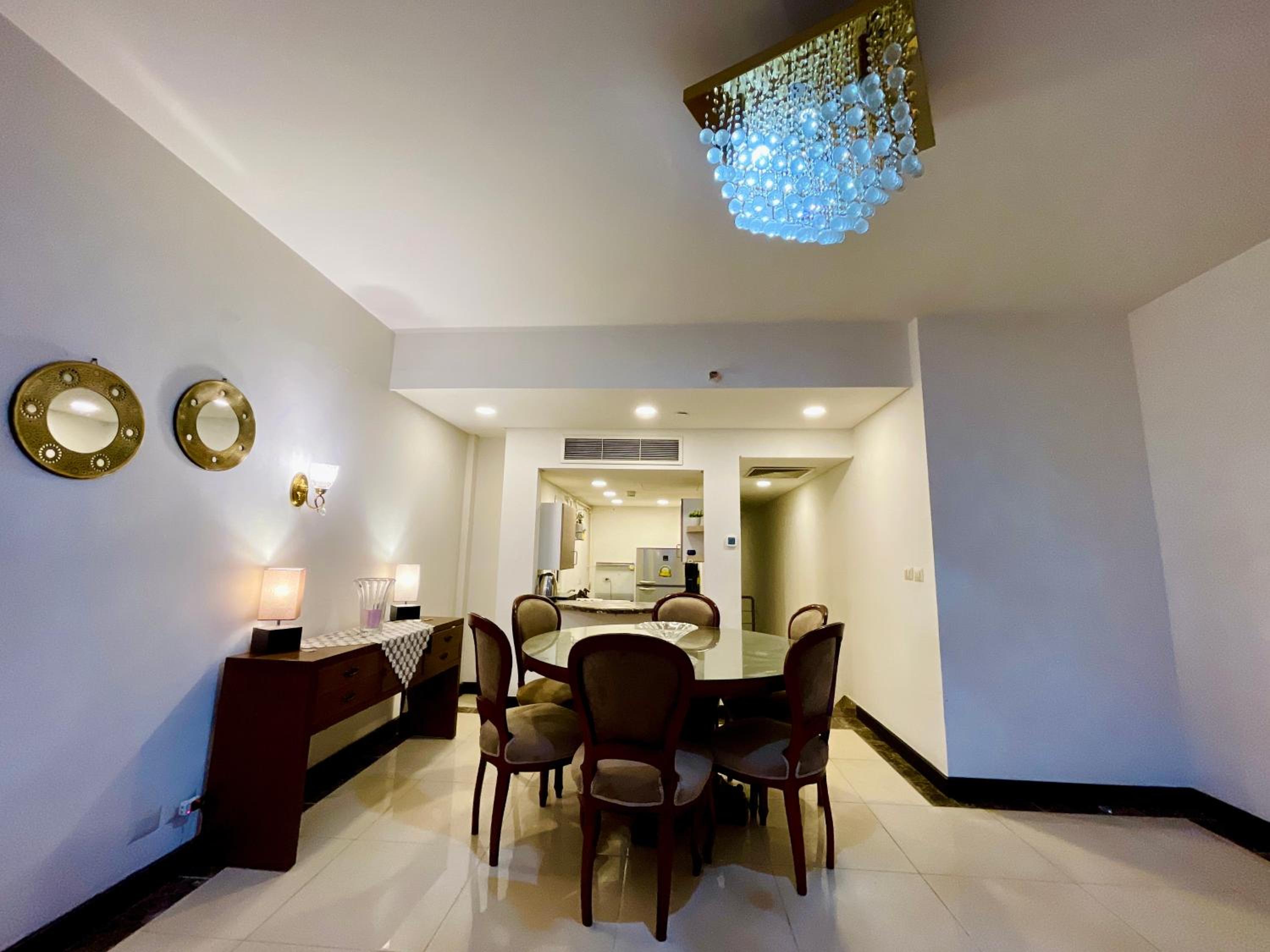 2 Bedrooms Pool View Duplex Across Park Mall