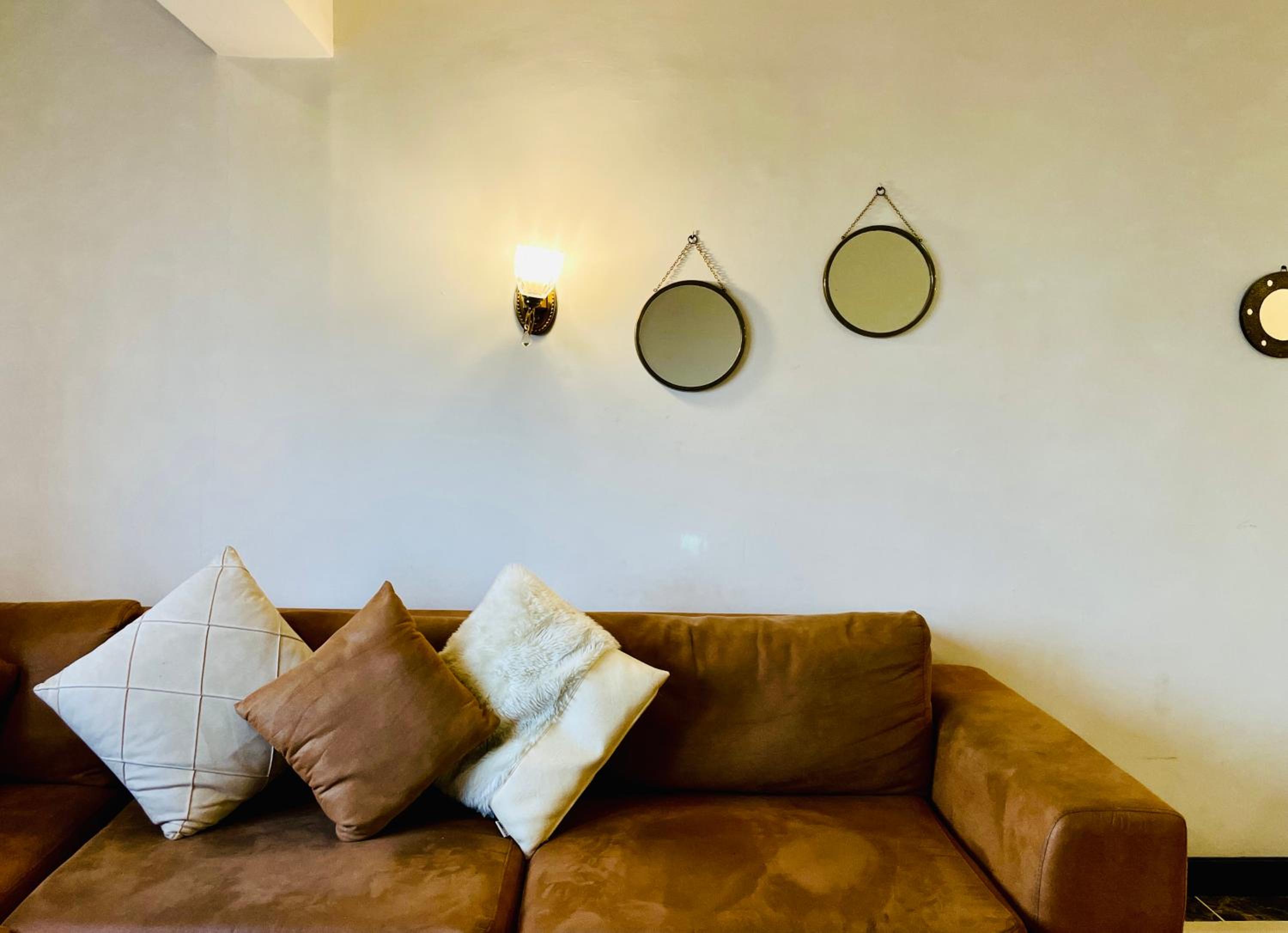 2 Bedrooms Pool View Duplex Across Park Mall