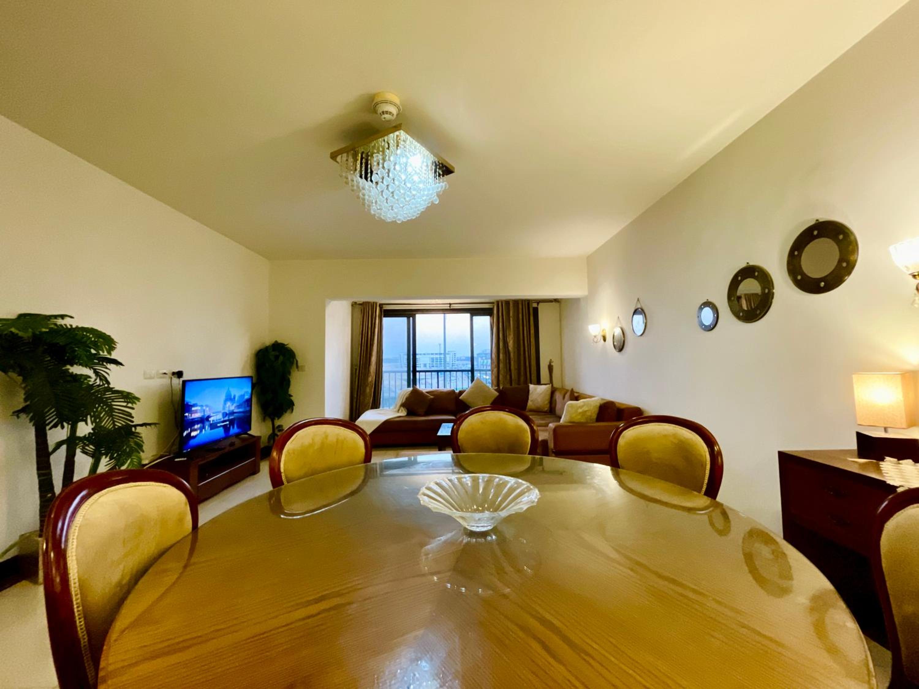 2 Bedrooms Pool View Duplex Across Park Mall