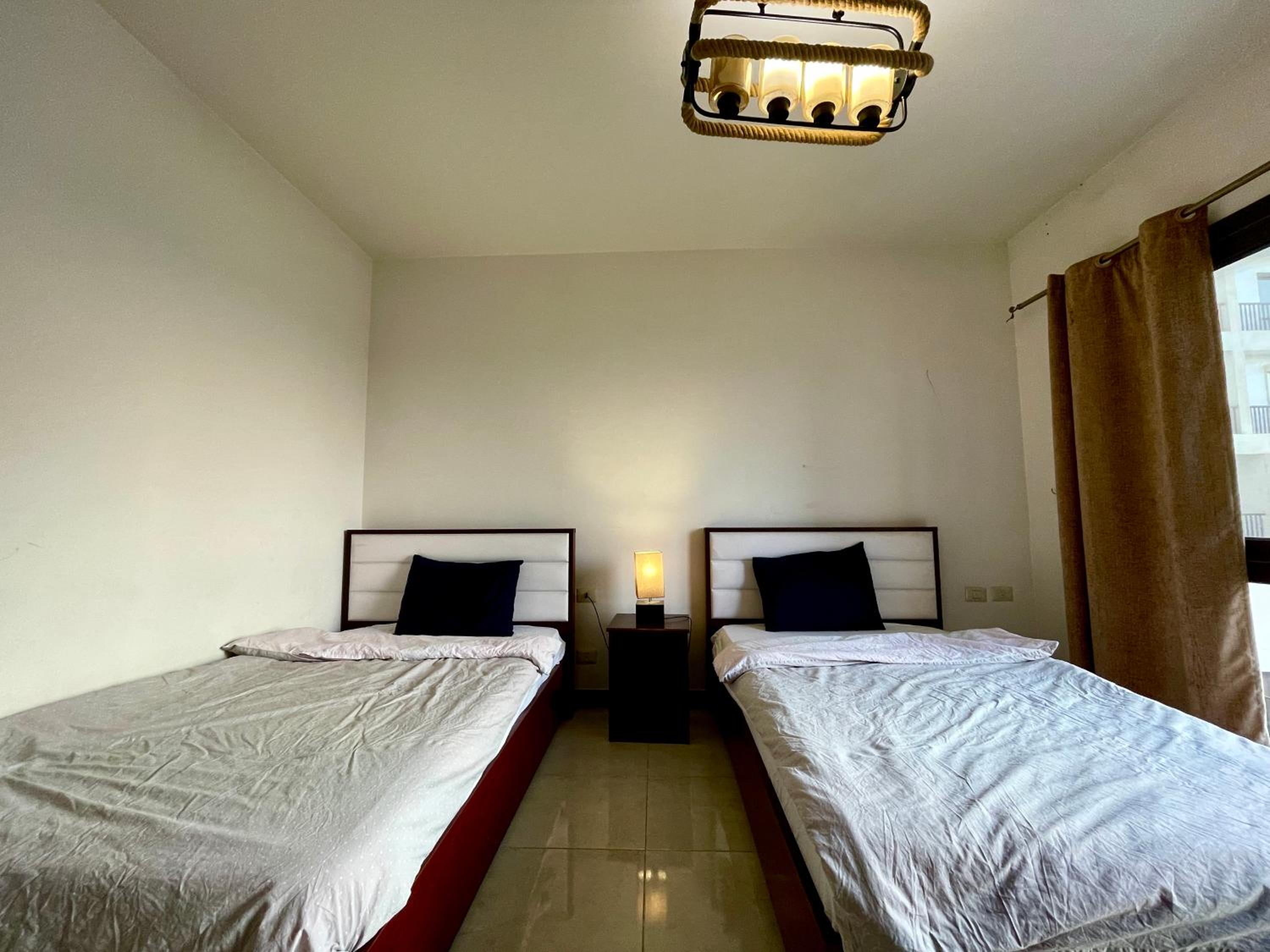 2 Bedrooms Pool View Duplex Across Park Mall