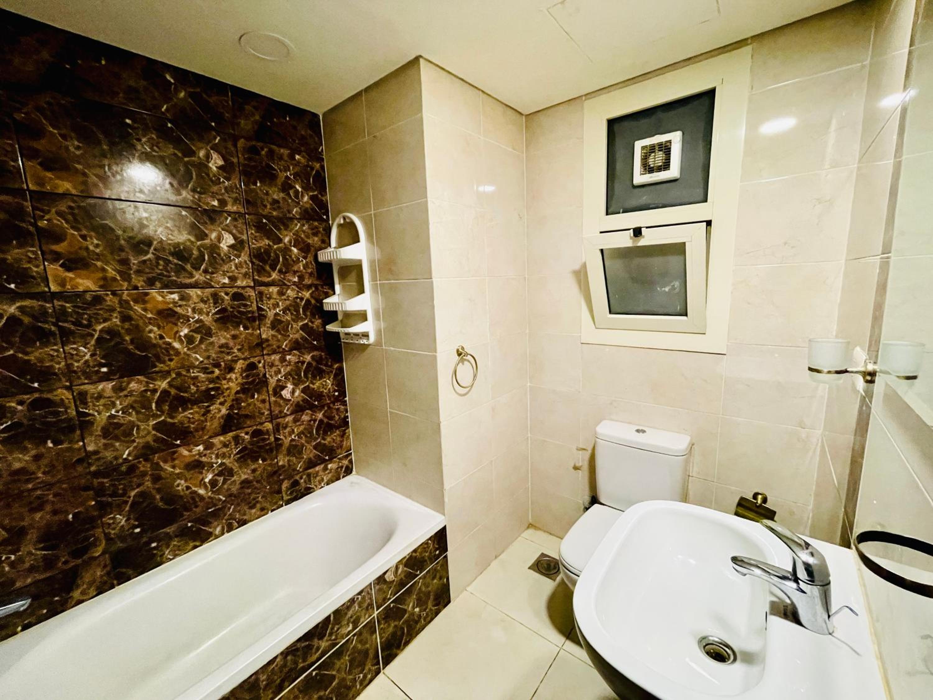 2 Bedrooms Pool View Duplex Across Park Mall