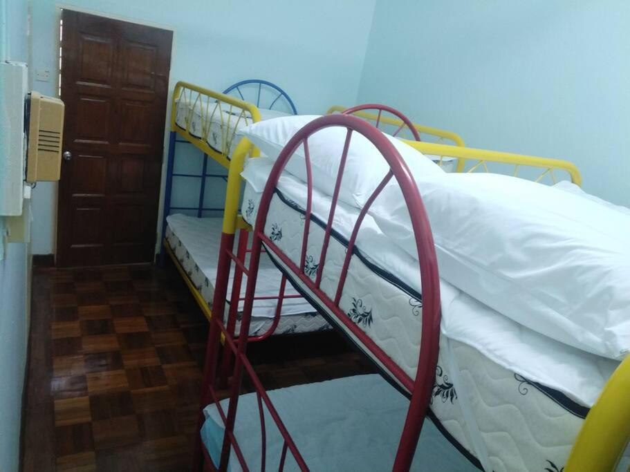 Pet-Friendly, Spacious Family Cottage, with Games Lounge & Near Beach photo 4