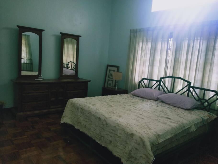 Pet-Friendly, Spacious Family Cottage, with Games Lounge & Near Beach photo 6