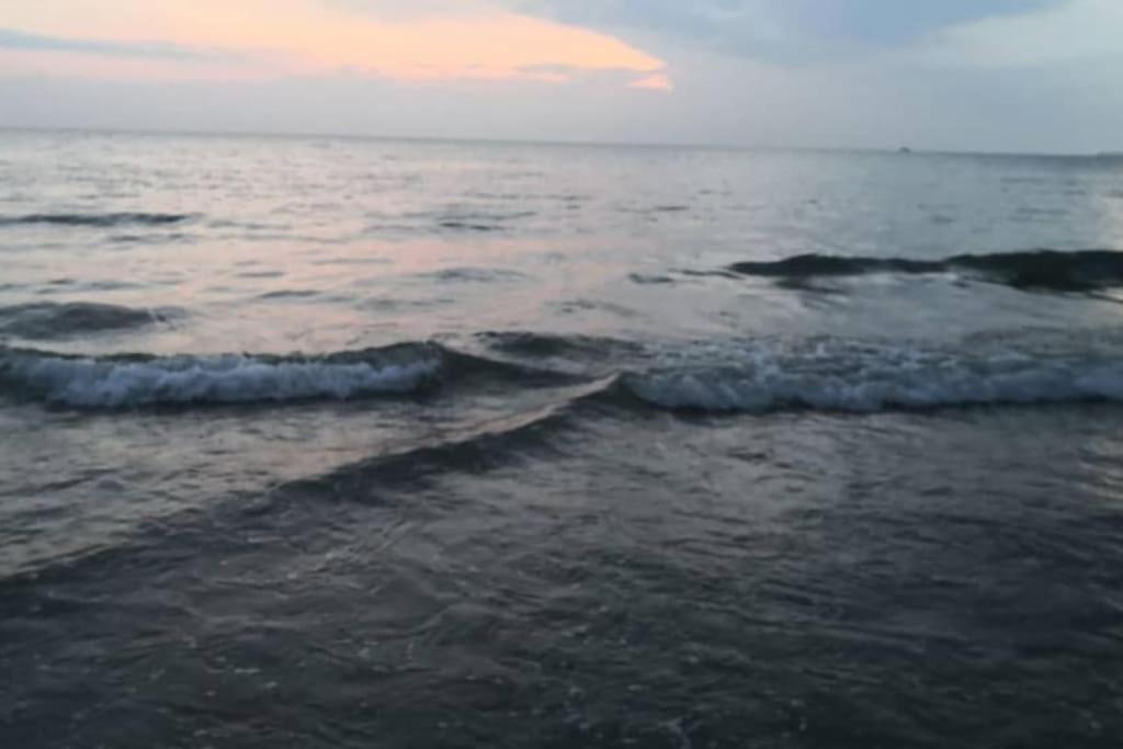 Pet-Friendly, Spacious Family Cottage, with Games Lounge & Near Beach photo 8