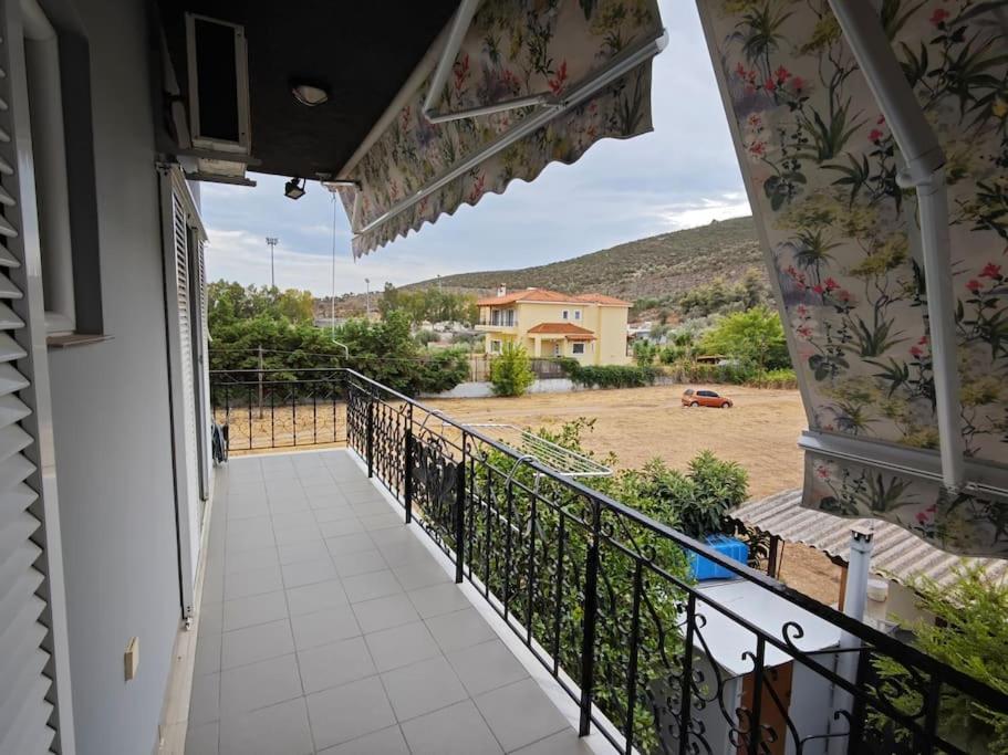 Efi's House en Marathón — balance & terrace