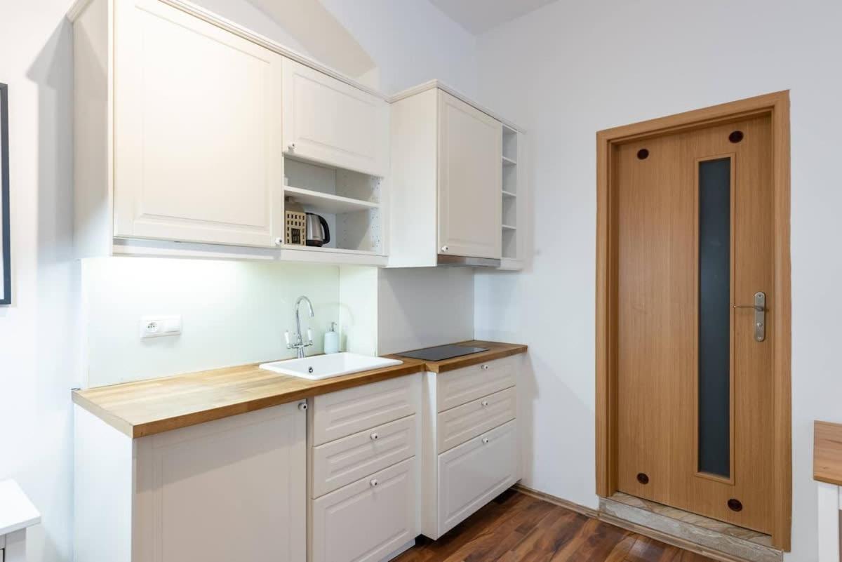 Beautiful Cozy Studio Gem near Old Town