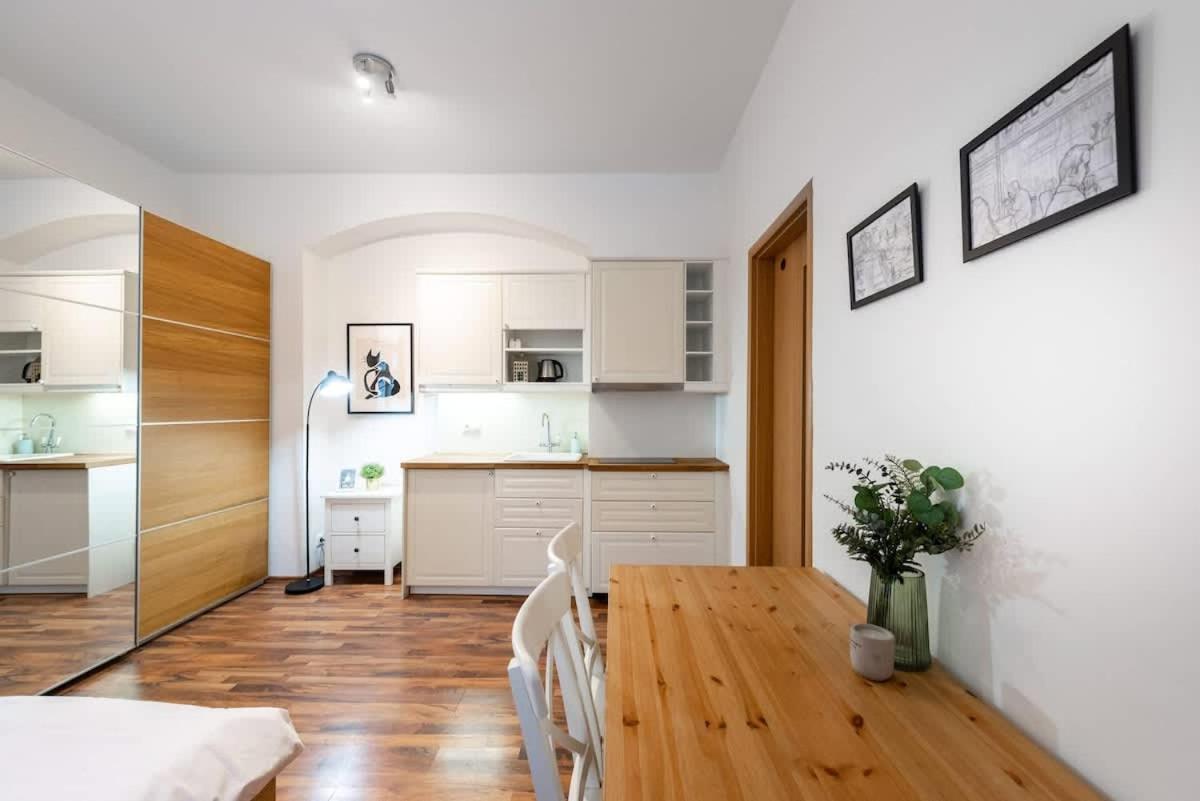 Beautiful Cozy Studio Gem near Old Town