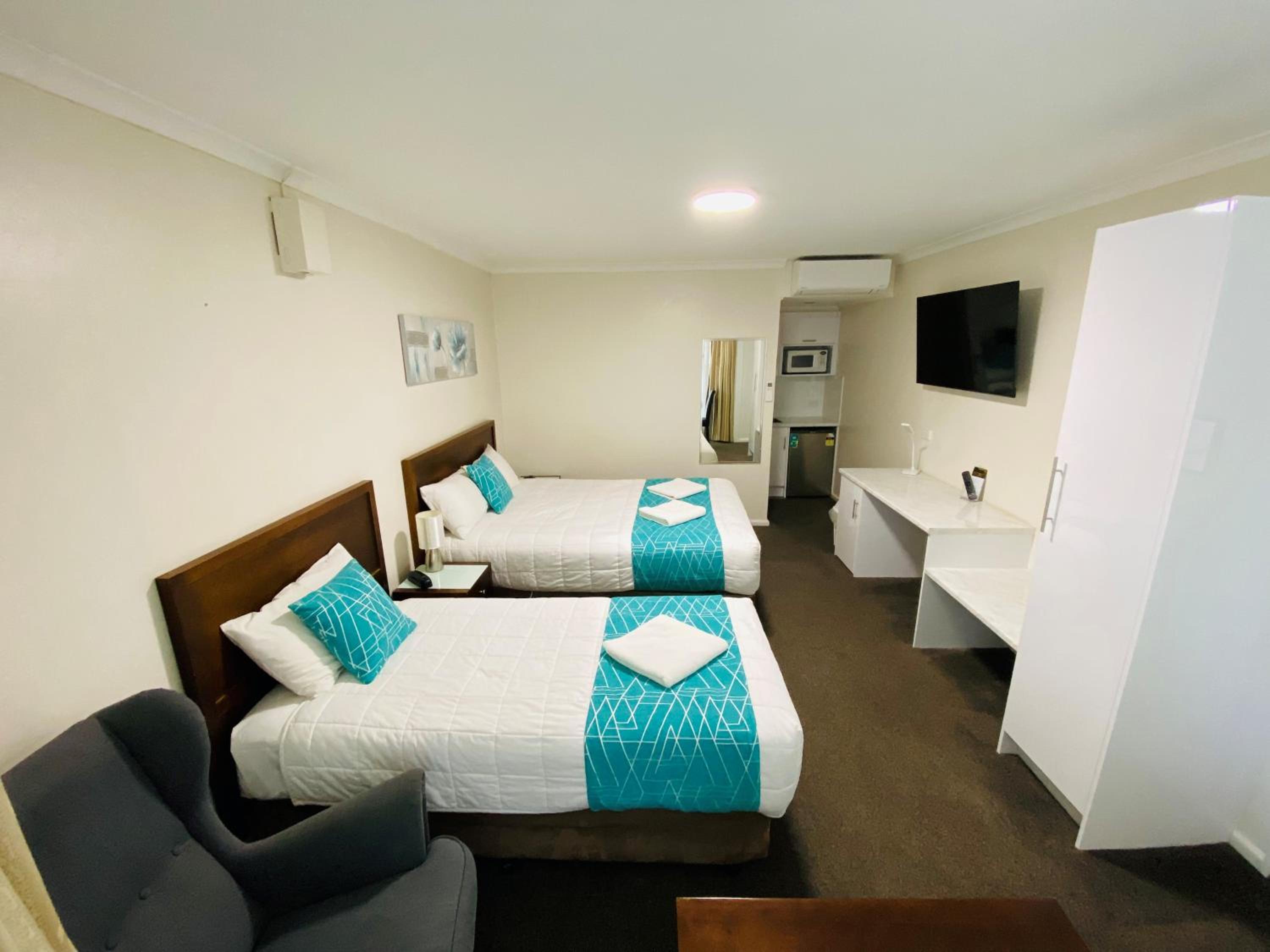 Colonial Lodge Motor Inn
