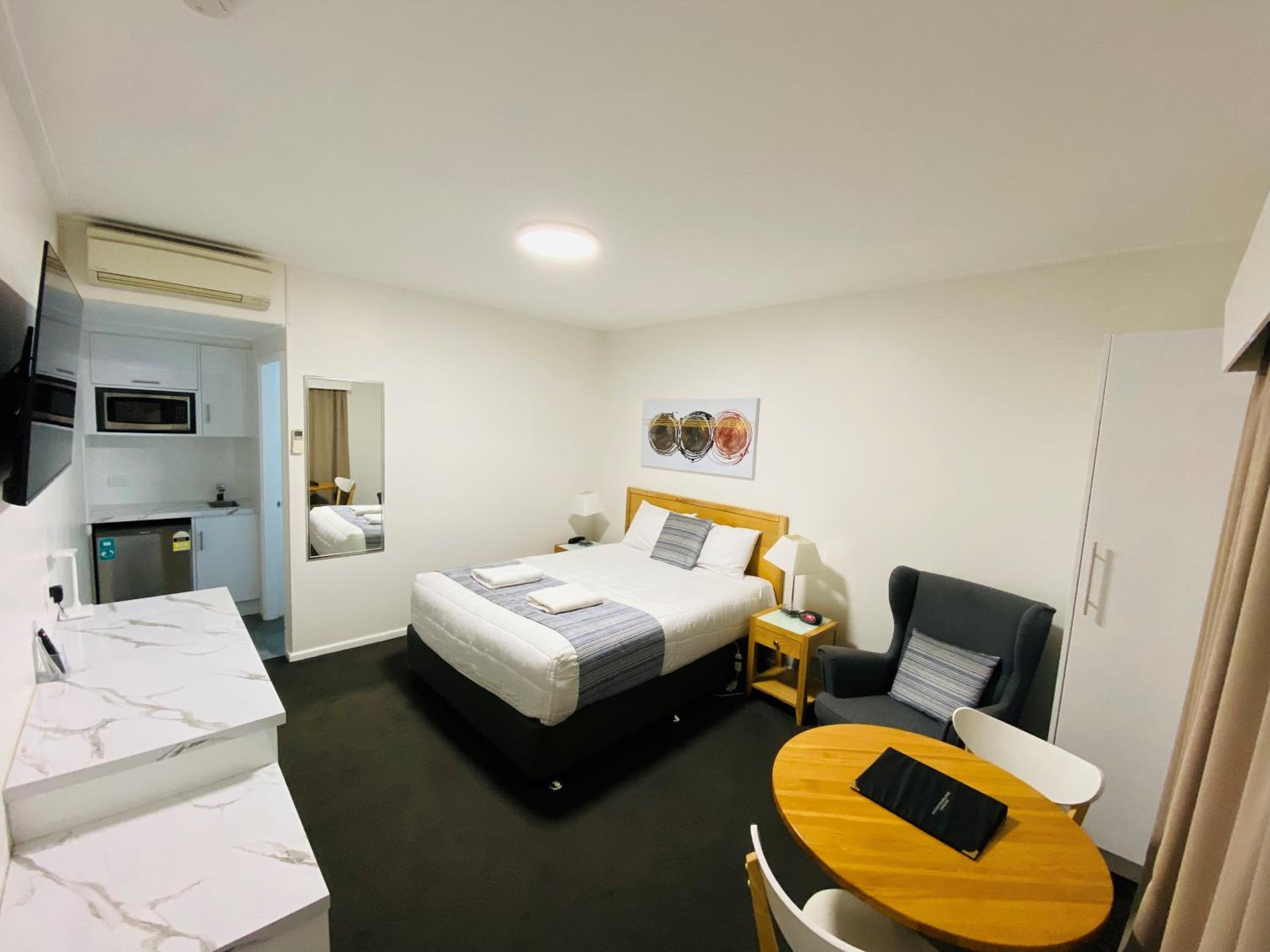 Colonial Lodge Motor Inn