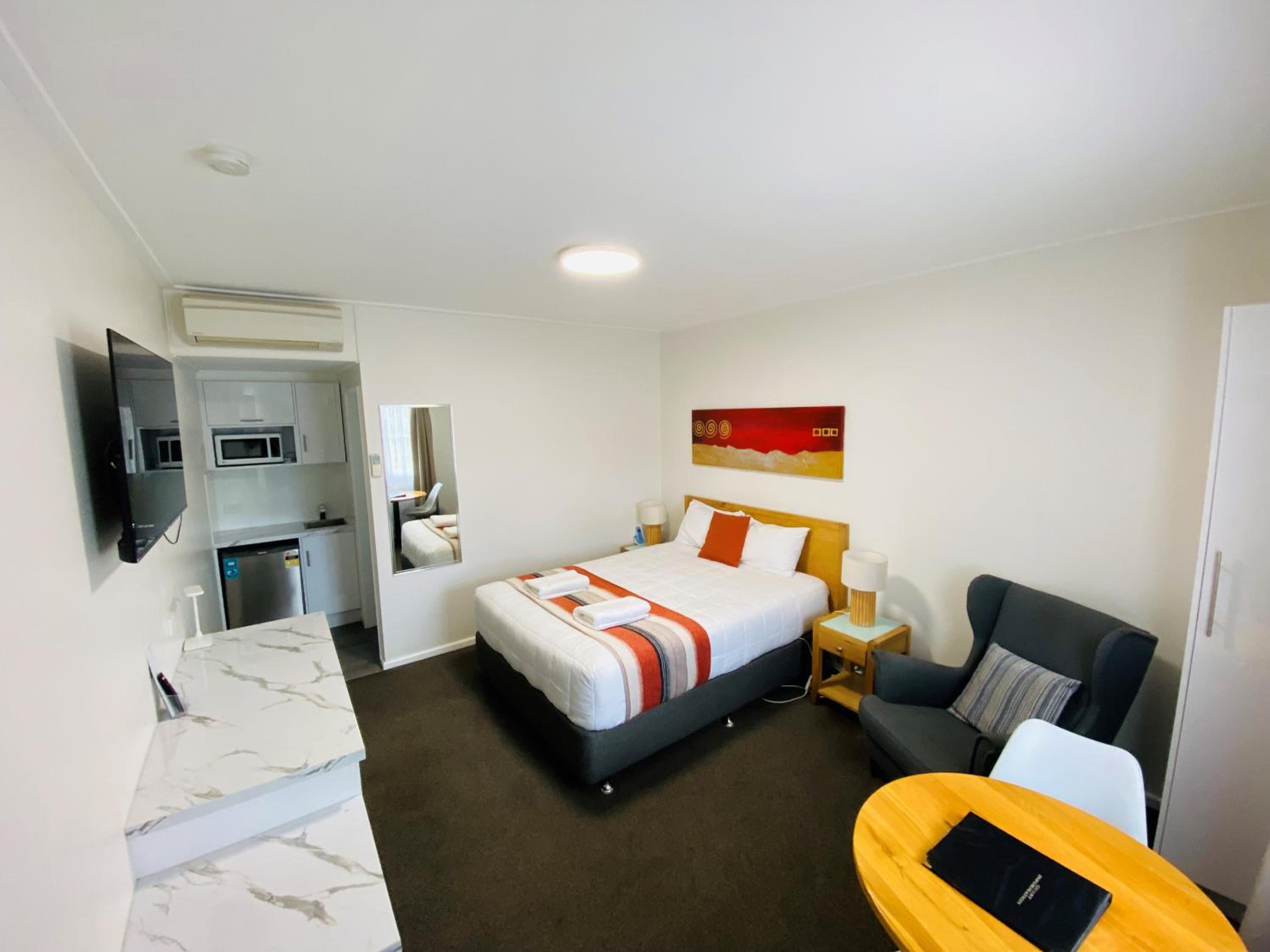 Colonial Lodge Motor Inn