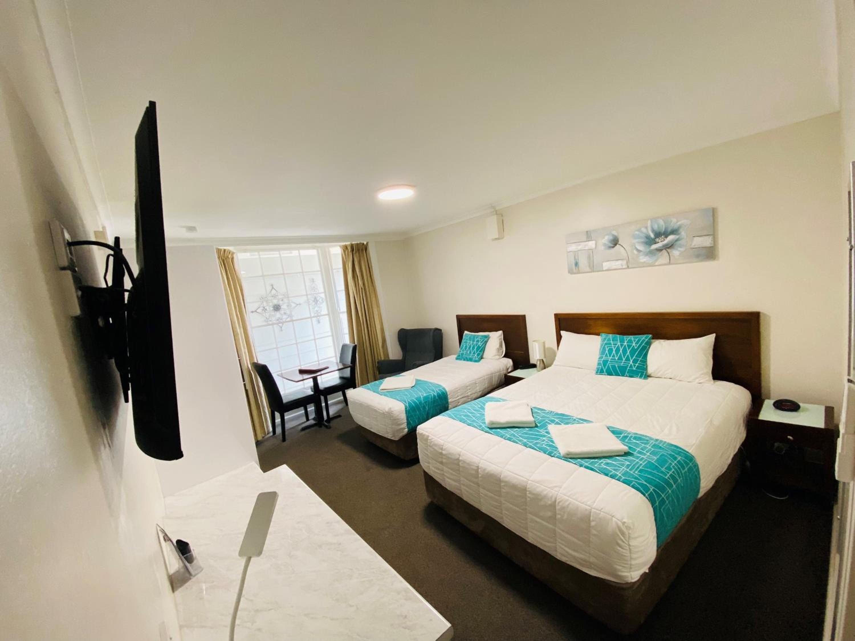 Colonial Lodge Motor Inn