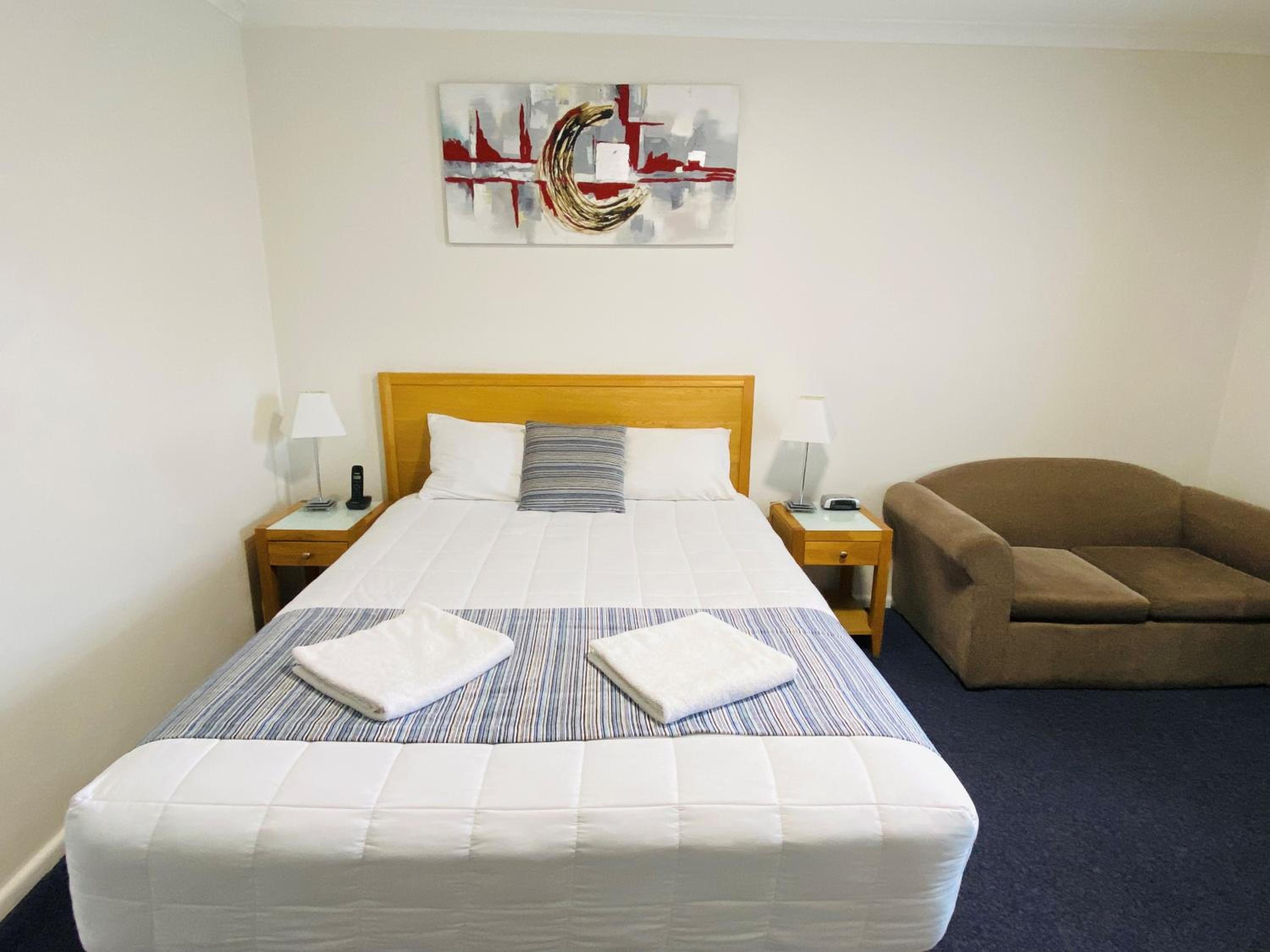 Colonial Lodge Motor Inn
