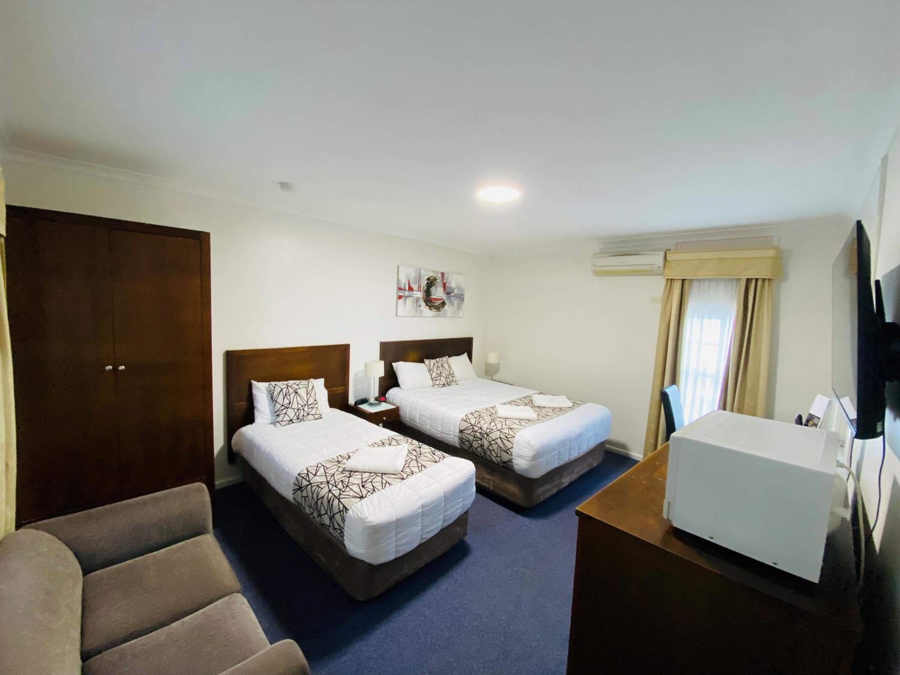 Colonial Lodge Motor Inn