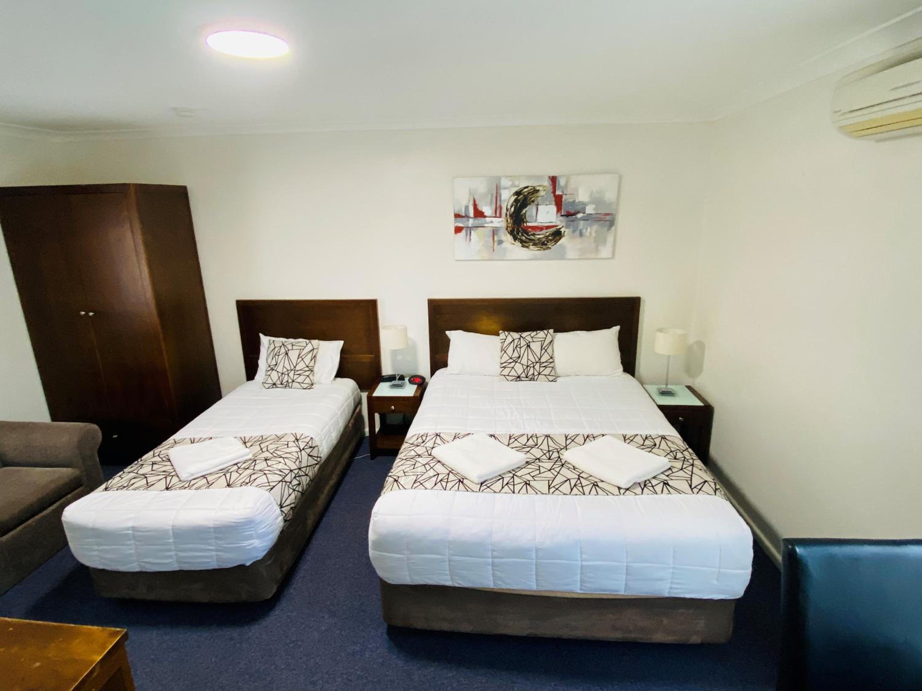 Colonial Lodge Motor Inn