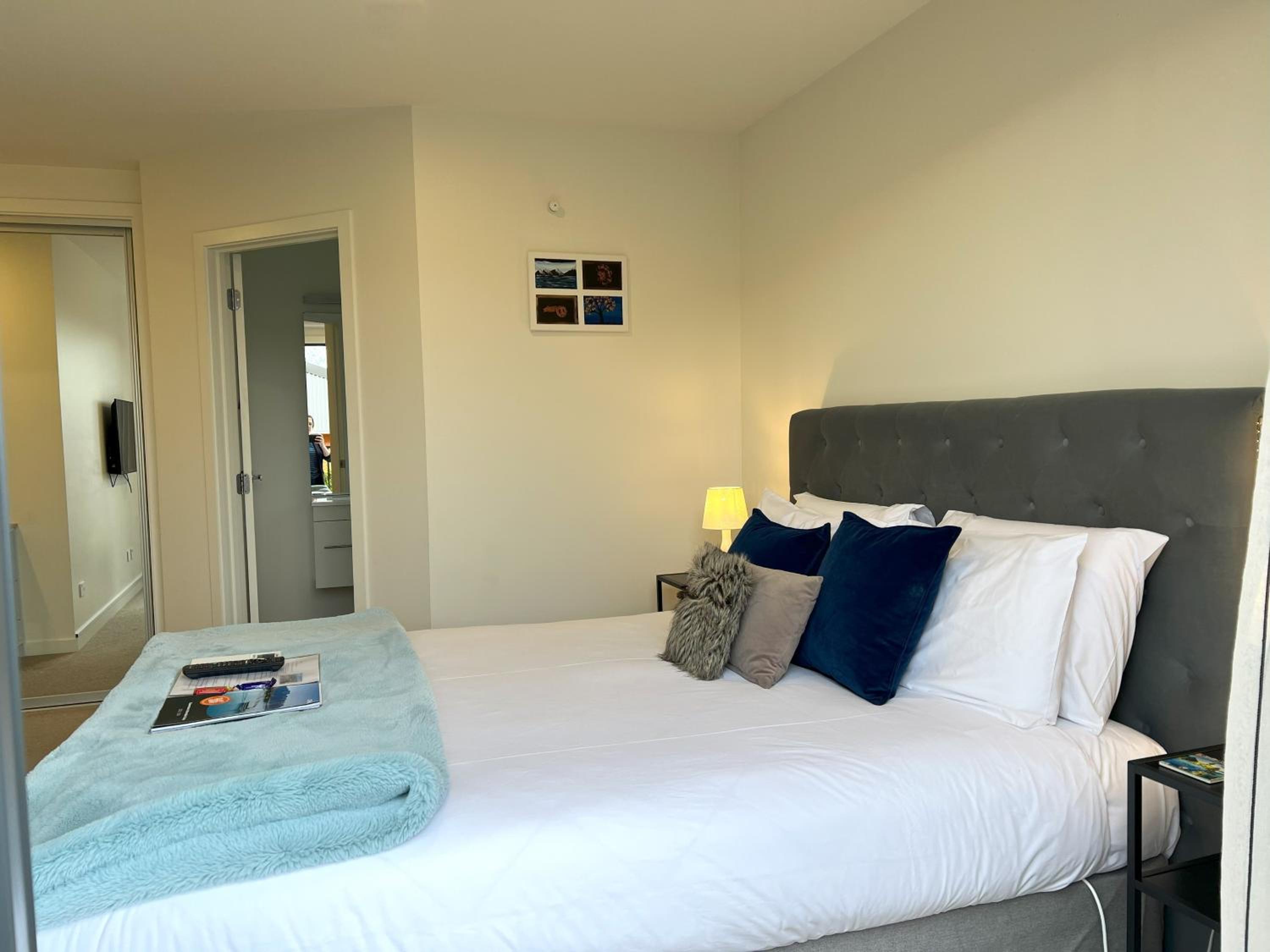 MyHolidays, Shotover, Delux Ensuite rooms view 3