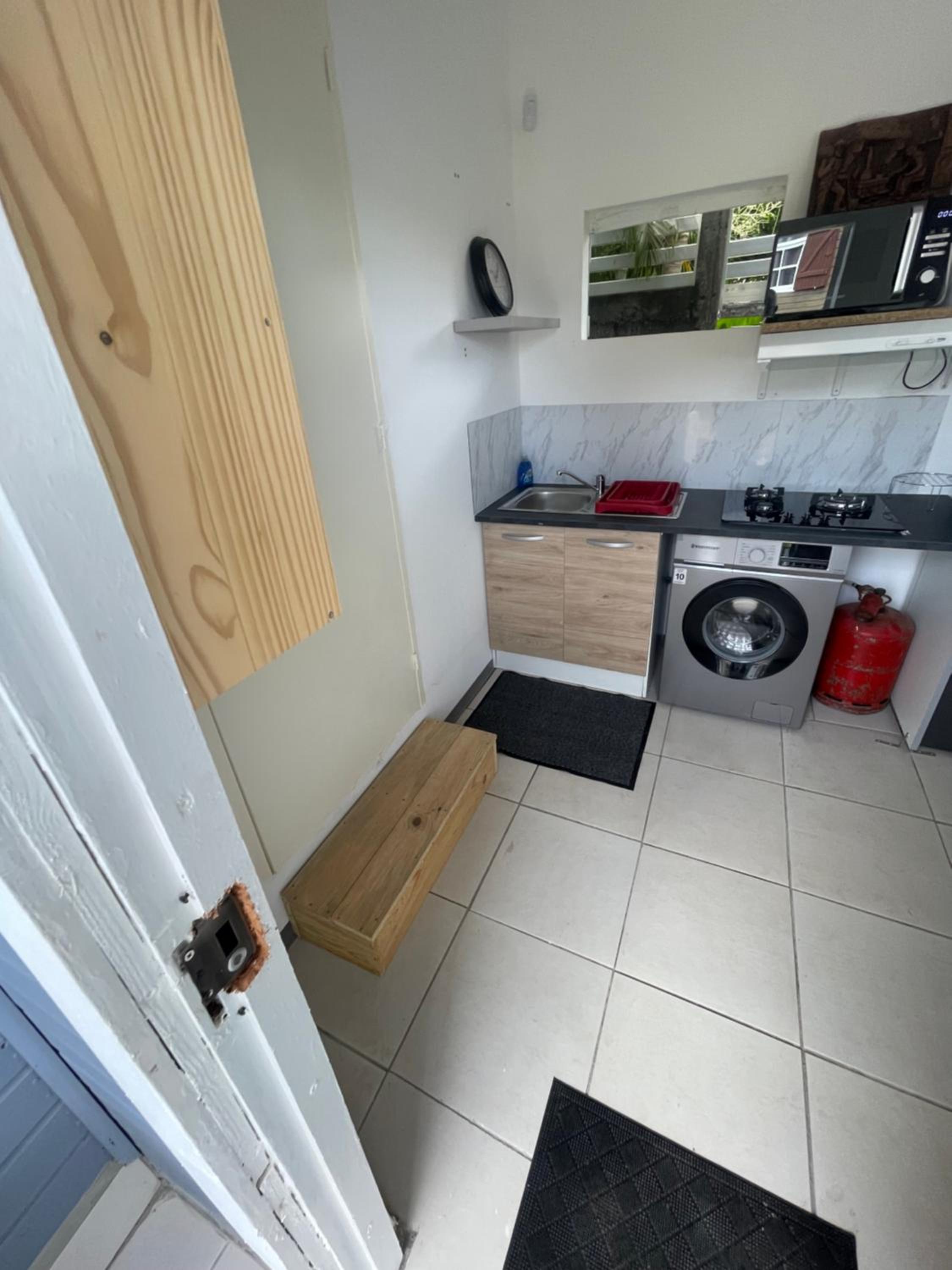 Photo 10