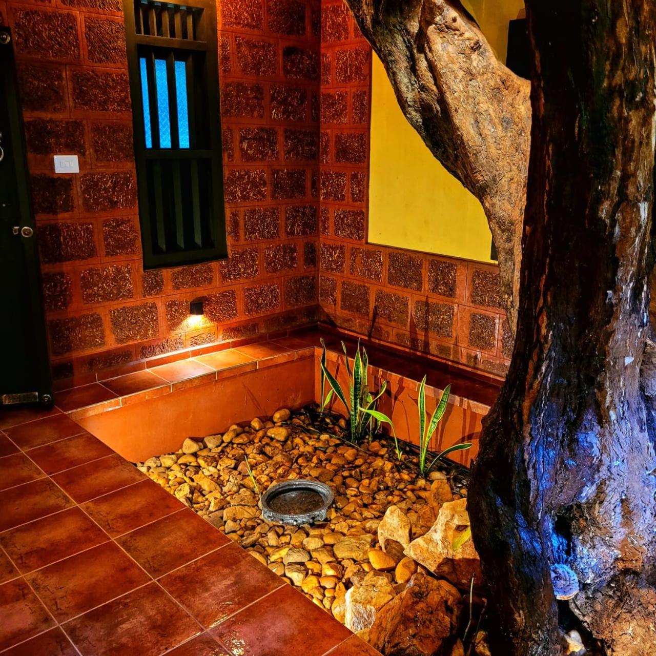 Greens Tree House & Wood House
