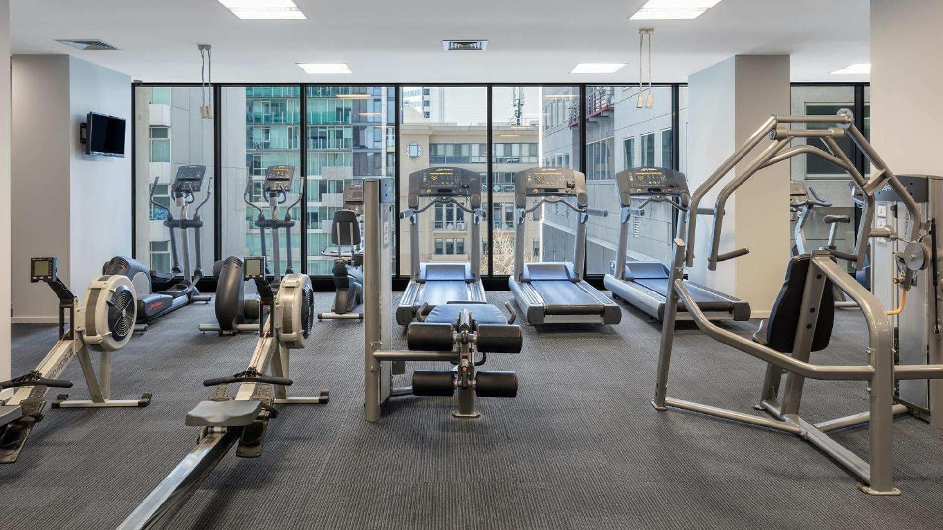 Breathtaking Views at Spacious Apartment in Melbourne CBD with Gym
