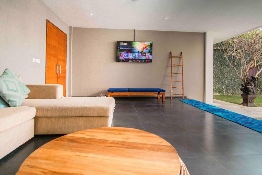 Beautiful modern villa in the heart of Seminyak view 5
