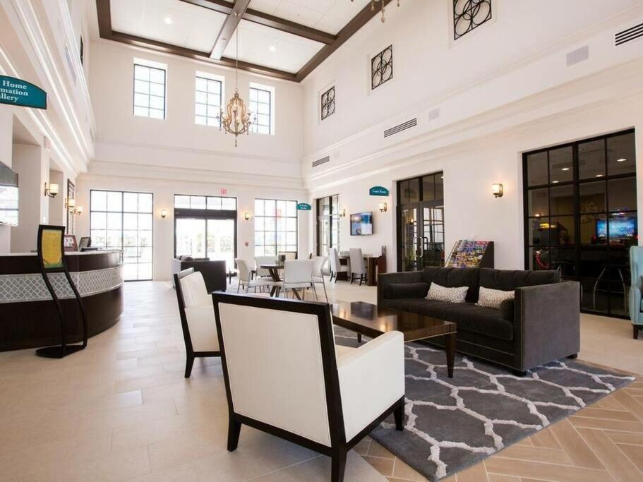 Lovely 5BR4BA w Private Heated Pool & BBQ Grill
