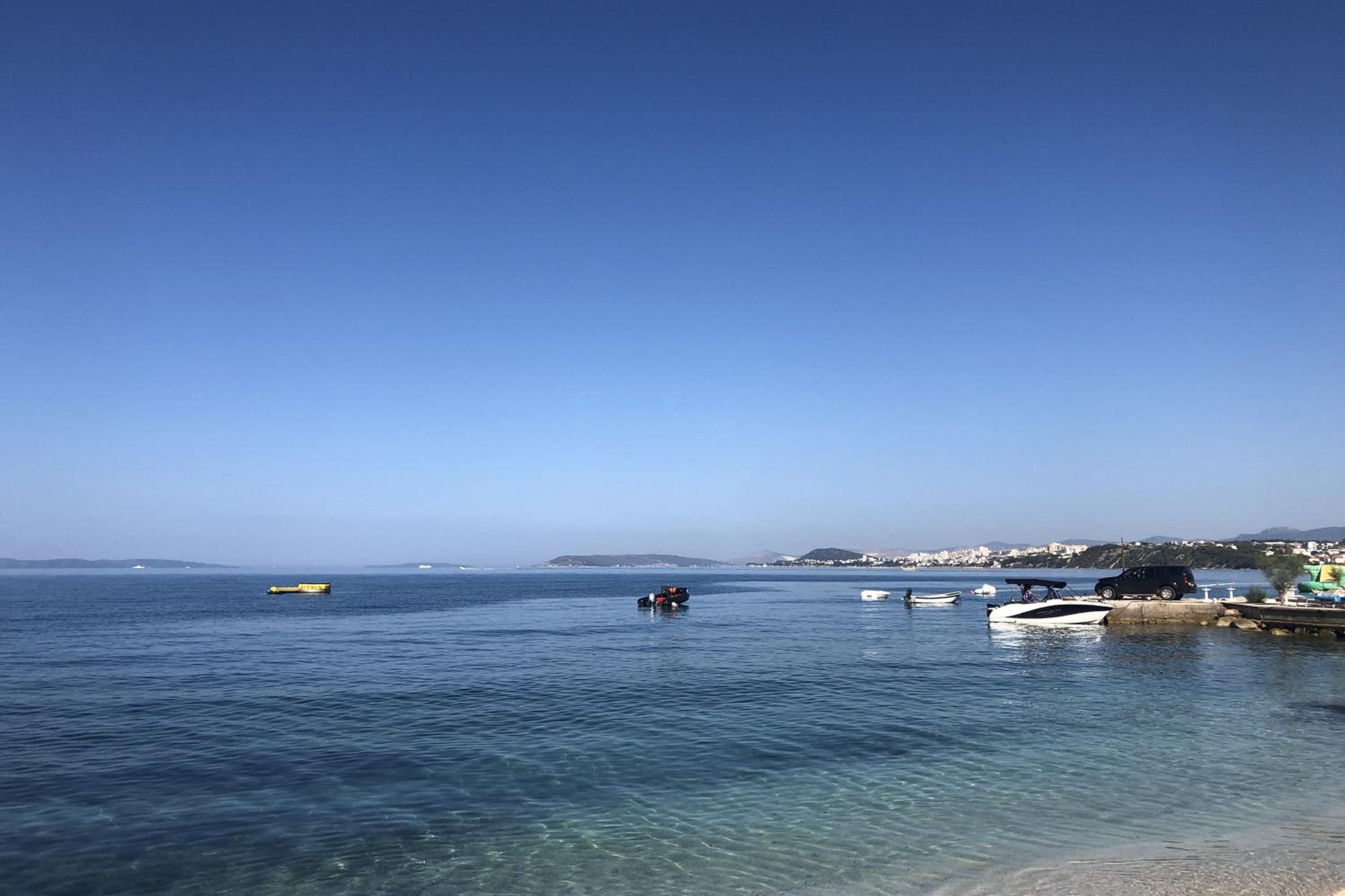 Luxury Boutique Villa Fay, heated Pool, Jacuzzi, Seaview near Split and Omis