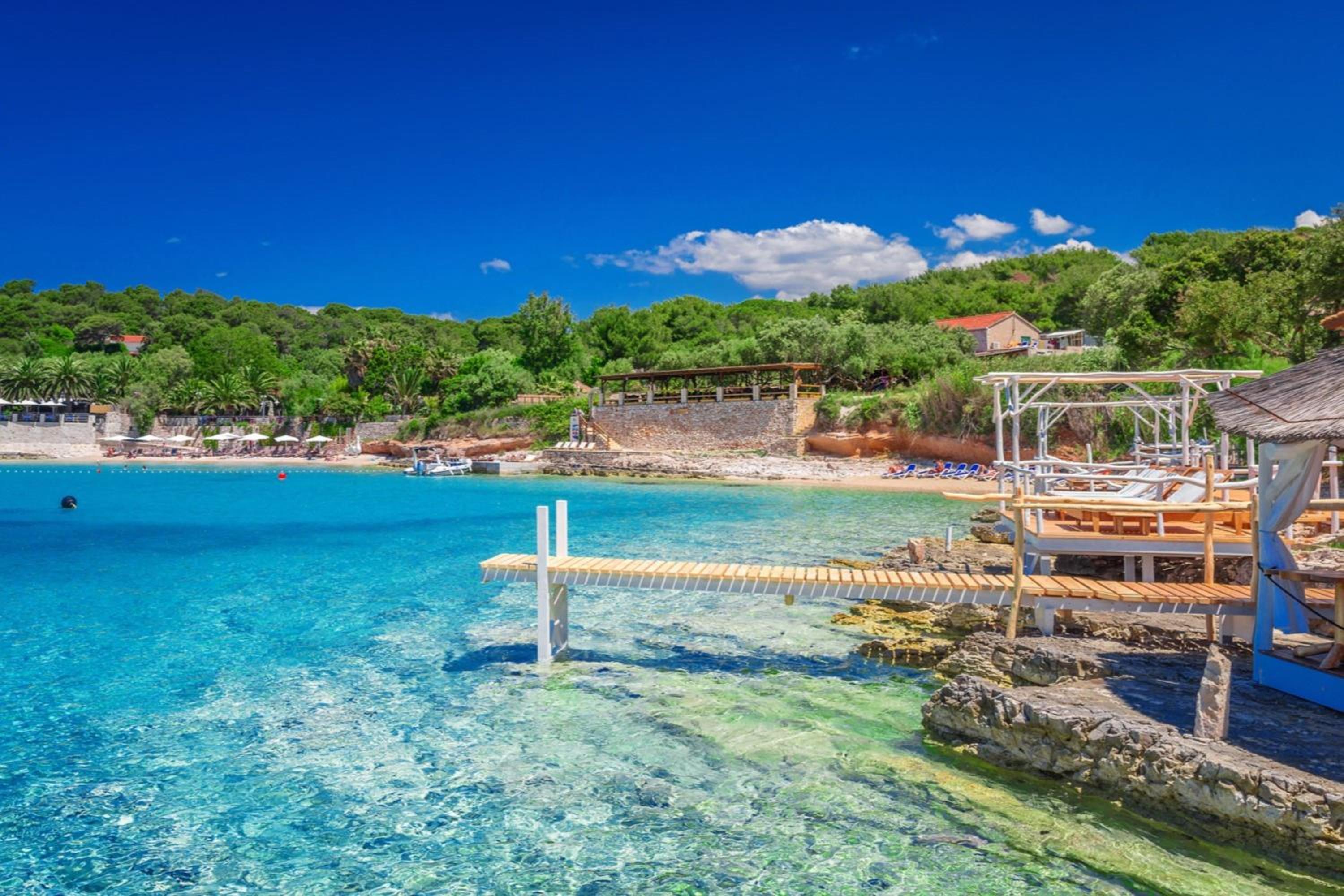 Luxury Boutique Villa Fay, heated Pool, Jacuzzi, Seaview near Split and Omis