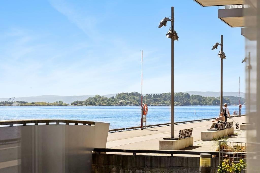 Waterfront fjord view, home office, 2 BR LUX apt view 4