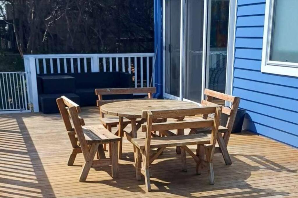 Ocean Blue - Linen, WiFi and Pet Friendly