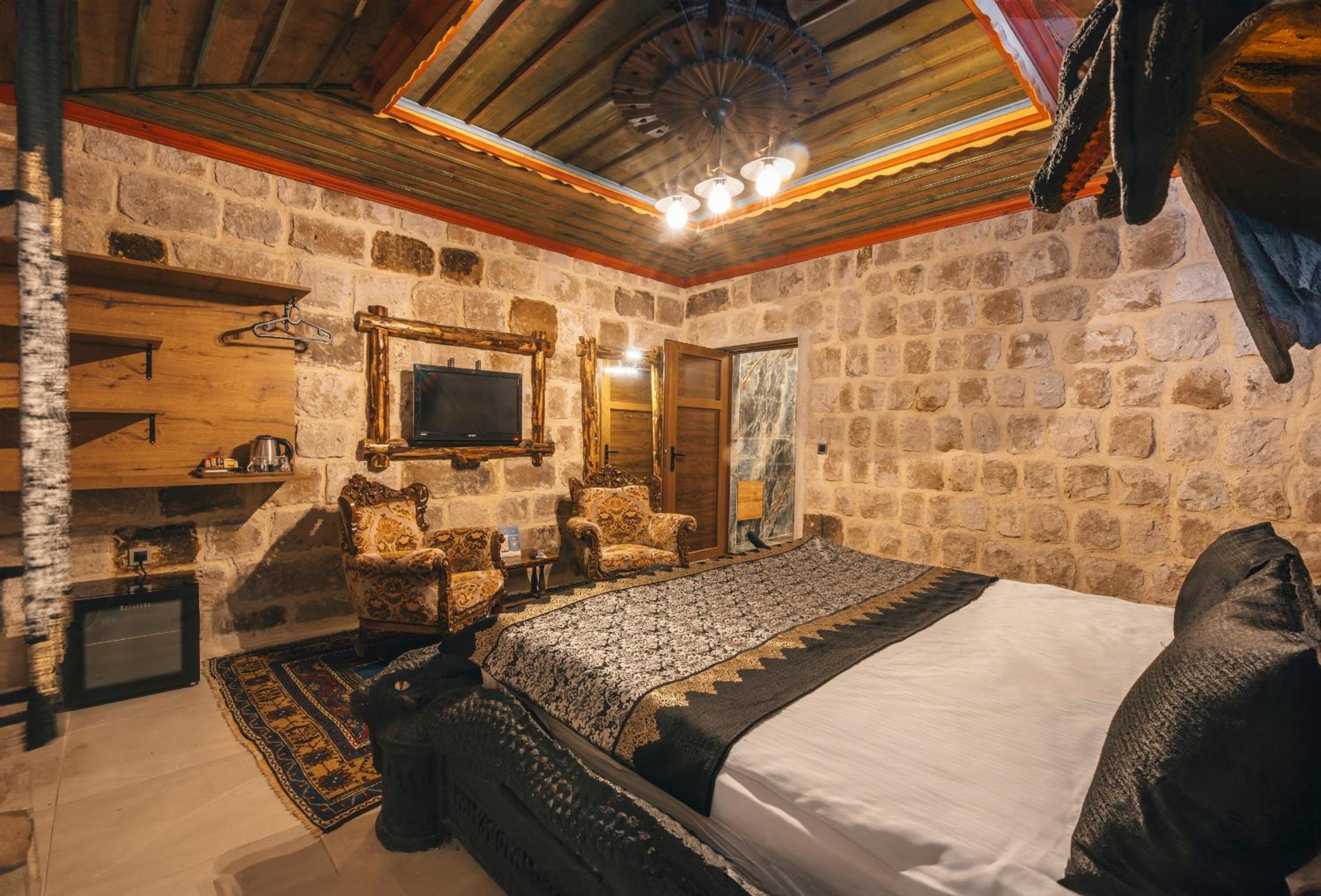 Kayatas Cave Suites - Image 170